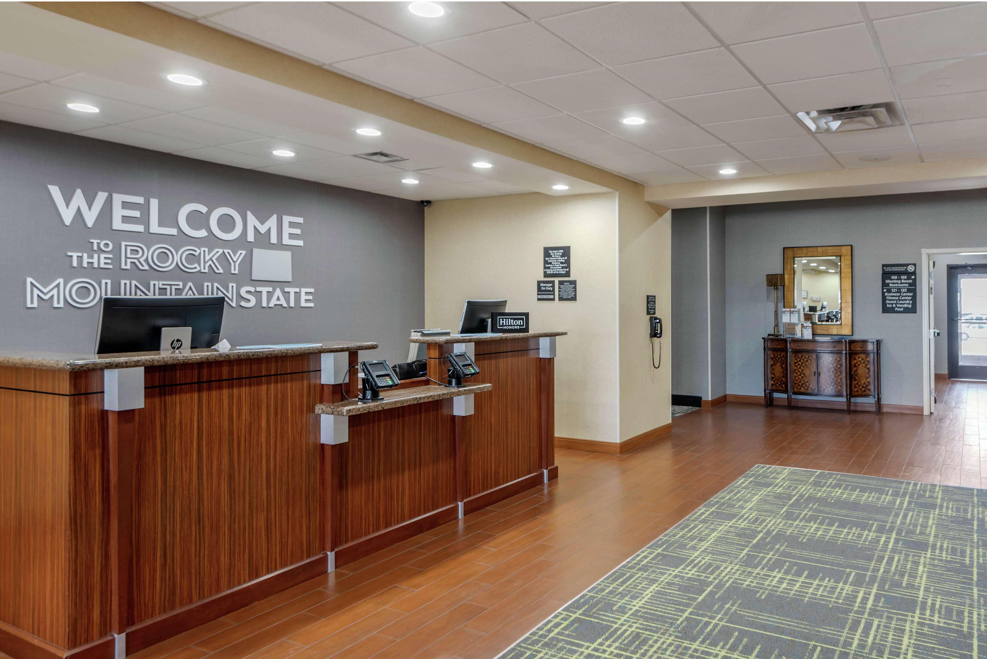 Vista Lobby Hampton Inn Alamosa, CO