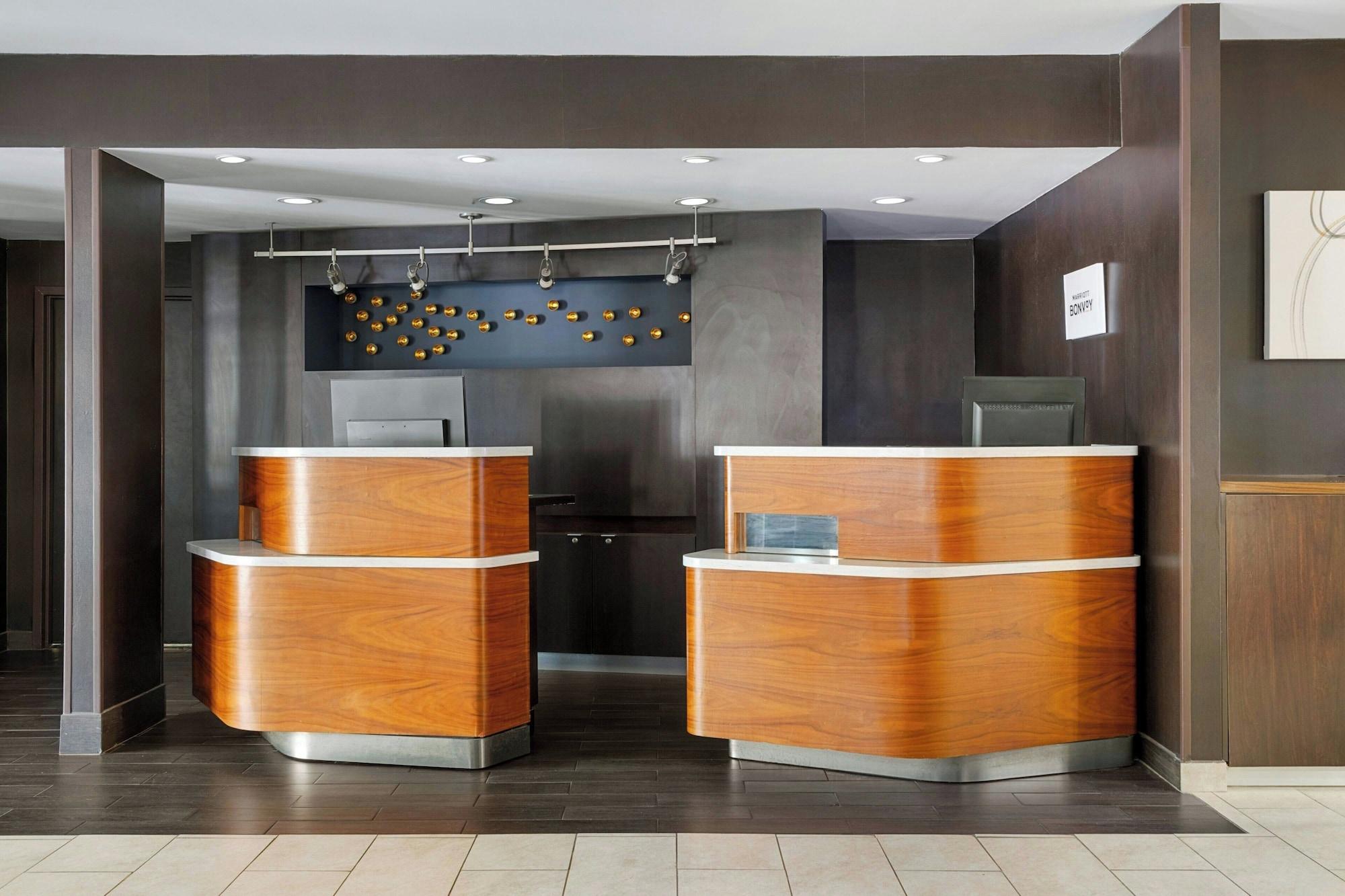 Vista Lobby Courtyard Suwanee by Marriott