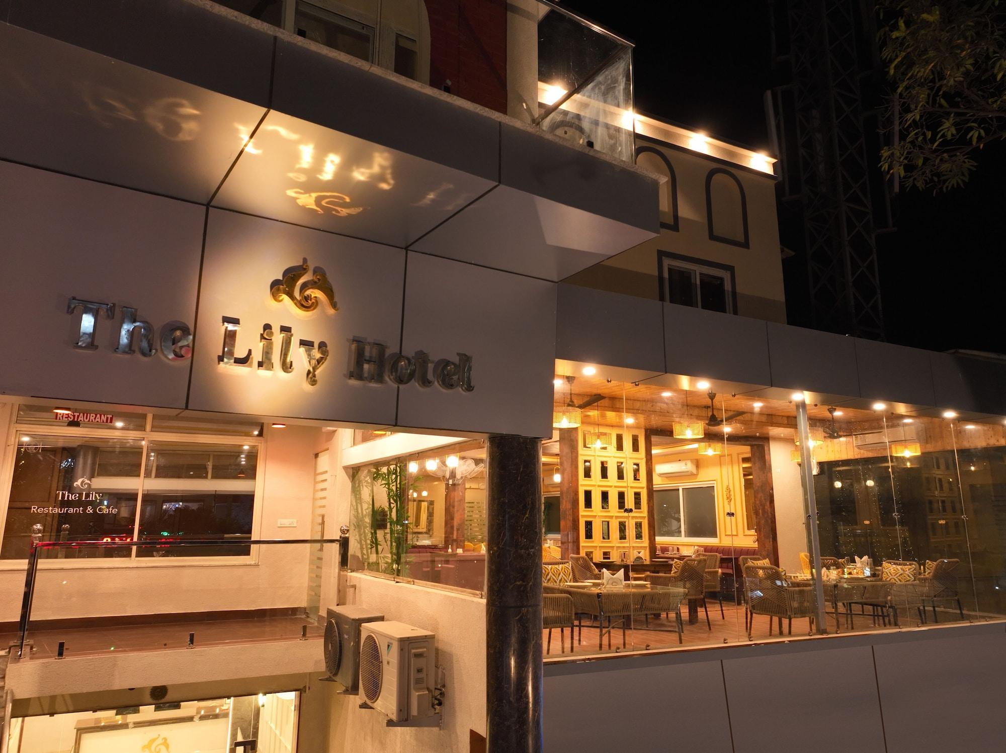 Varios The Lily Hotel