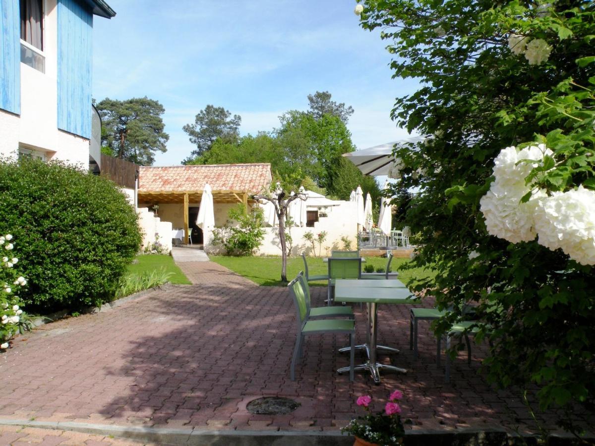 Vista Exterior Logis Hotel Le Pont Bernet