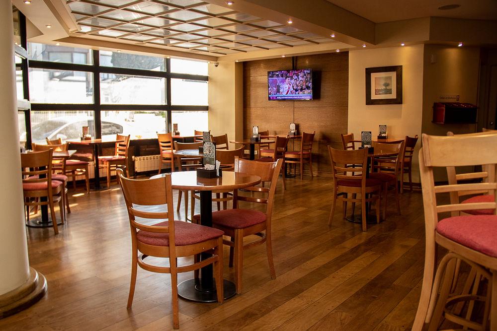 Bar/Salón Austral Hotel