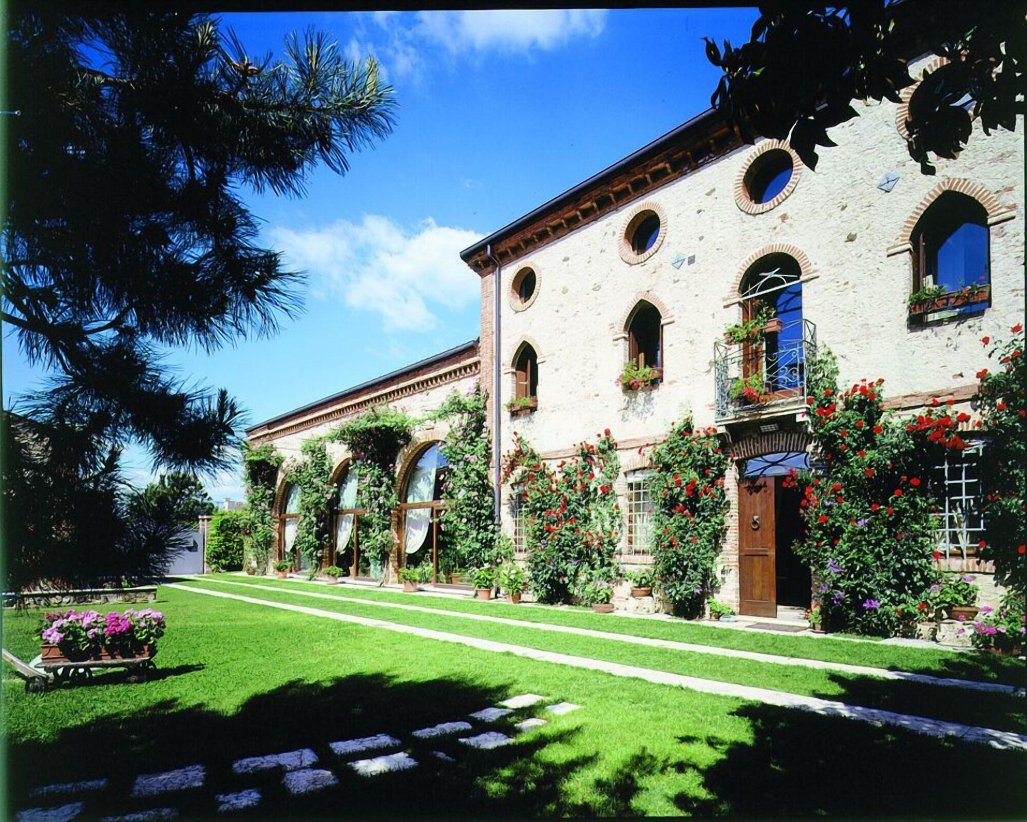 Varios Locanda Corte dei Galli