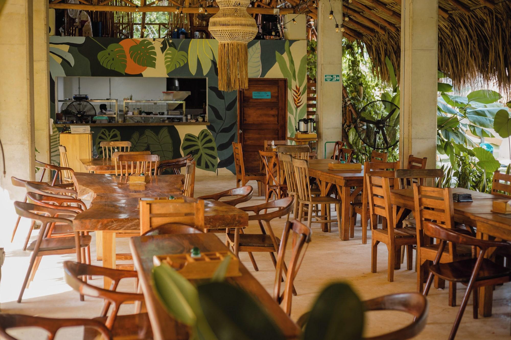 Restaurant Makai Beach Hostel