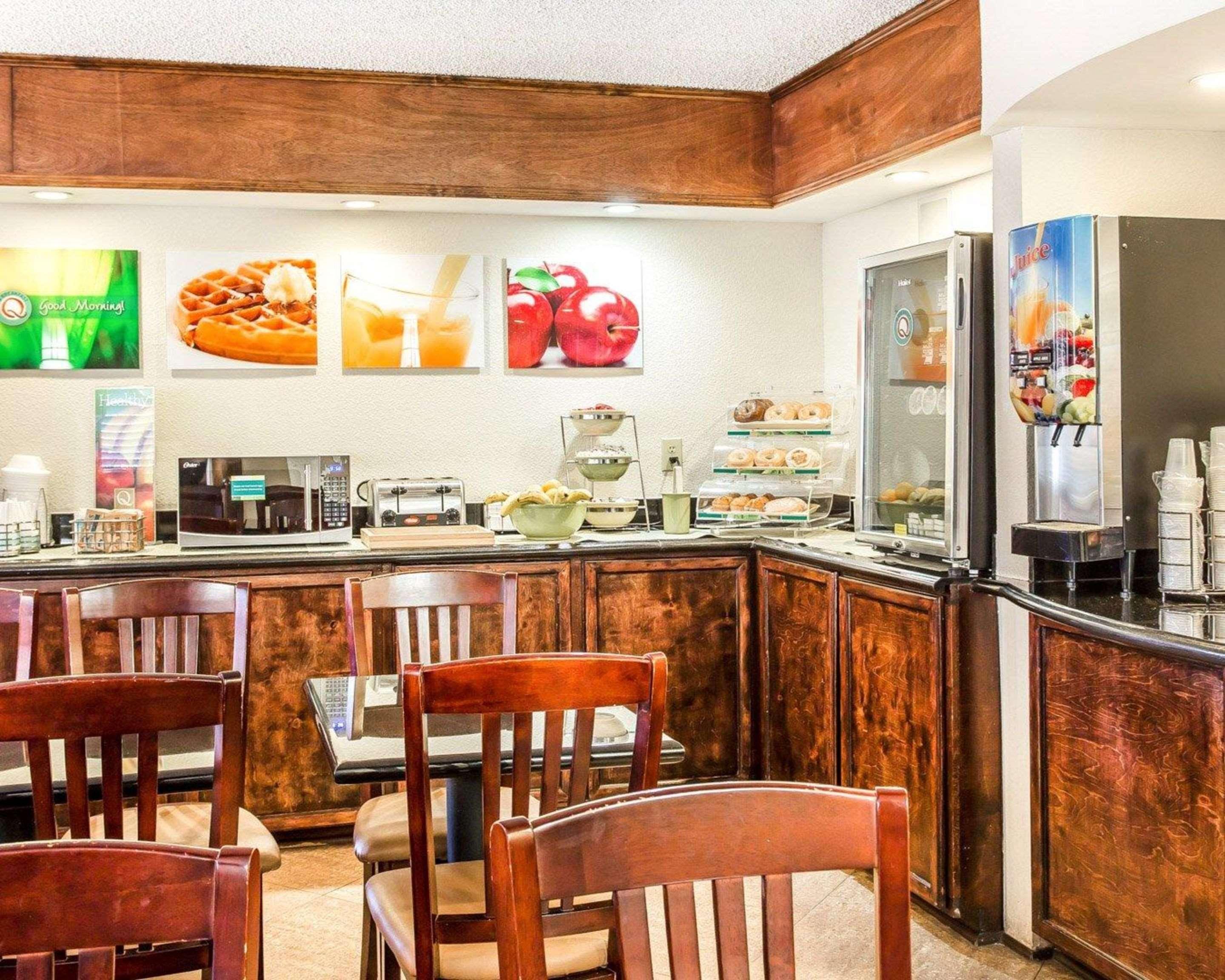 Bar/Salón Quality Inn & Suites Coliseum