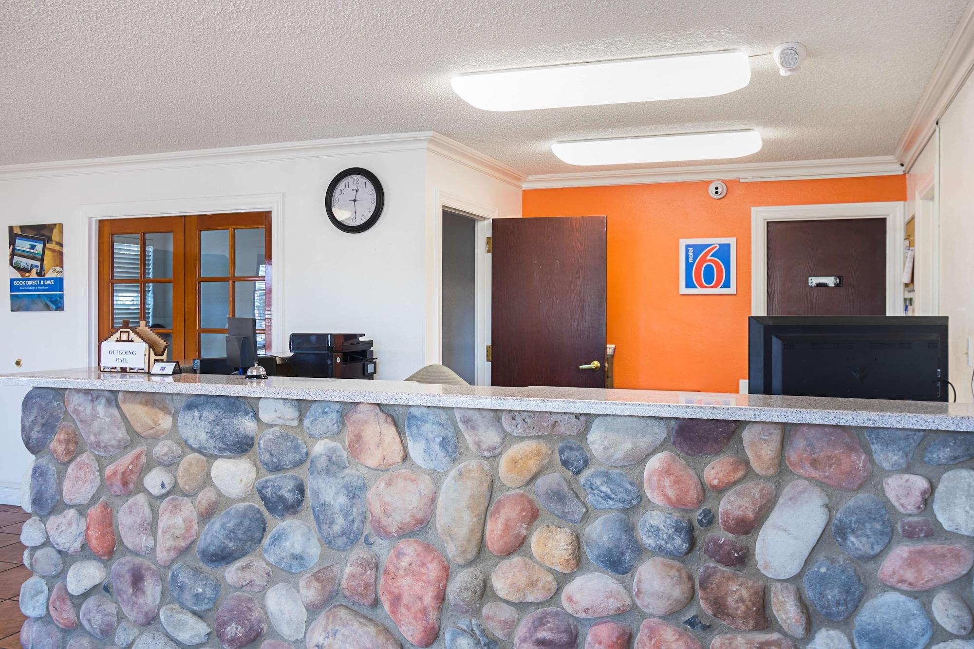 Vista Lobby Motel 6 Safford, AZ