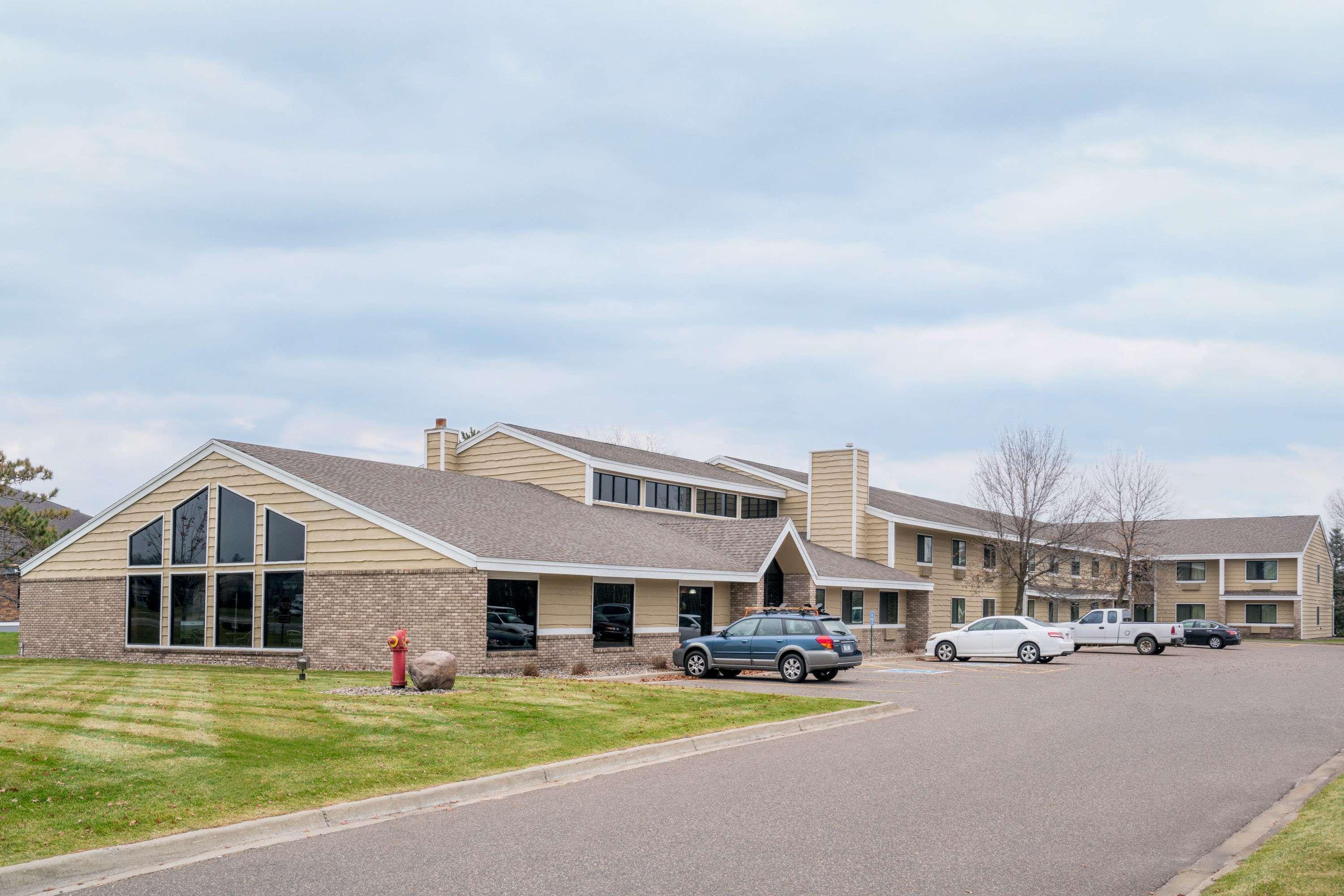 Vista Exterior Days Inn & Suites by Wyndham Baxter Brainerd Area