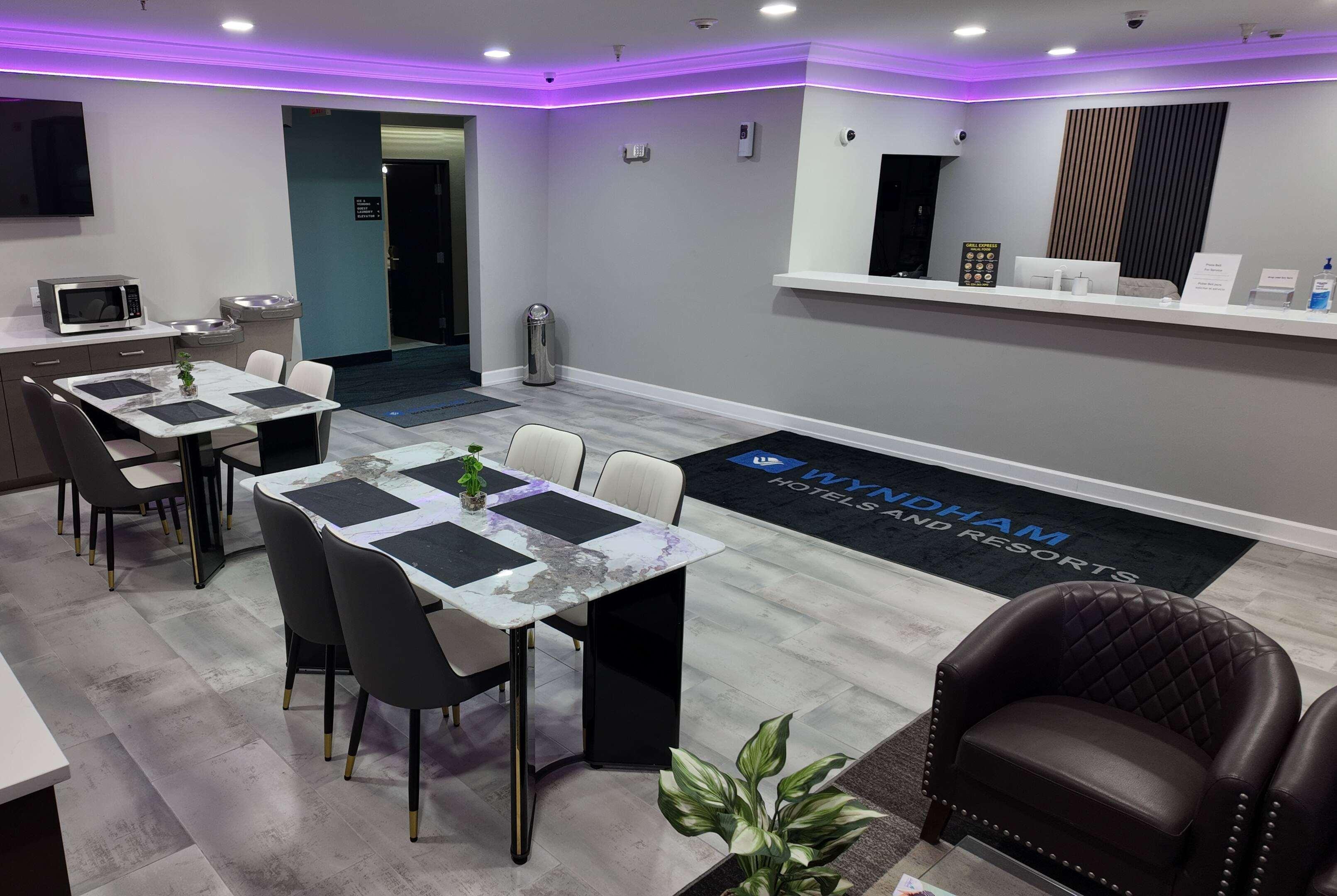 Vista Lobby Super 8 by Wyndham Hampshire IL