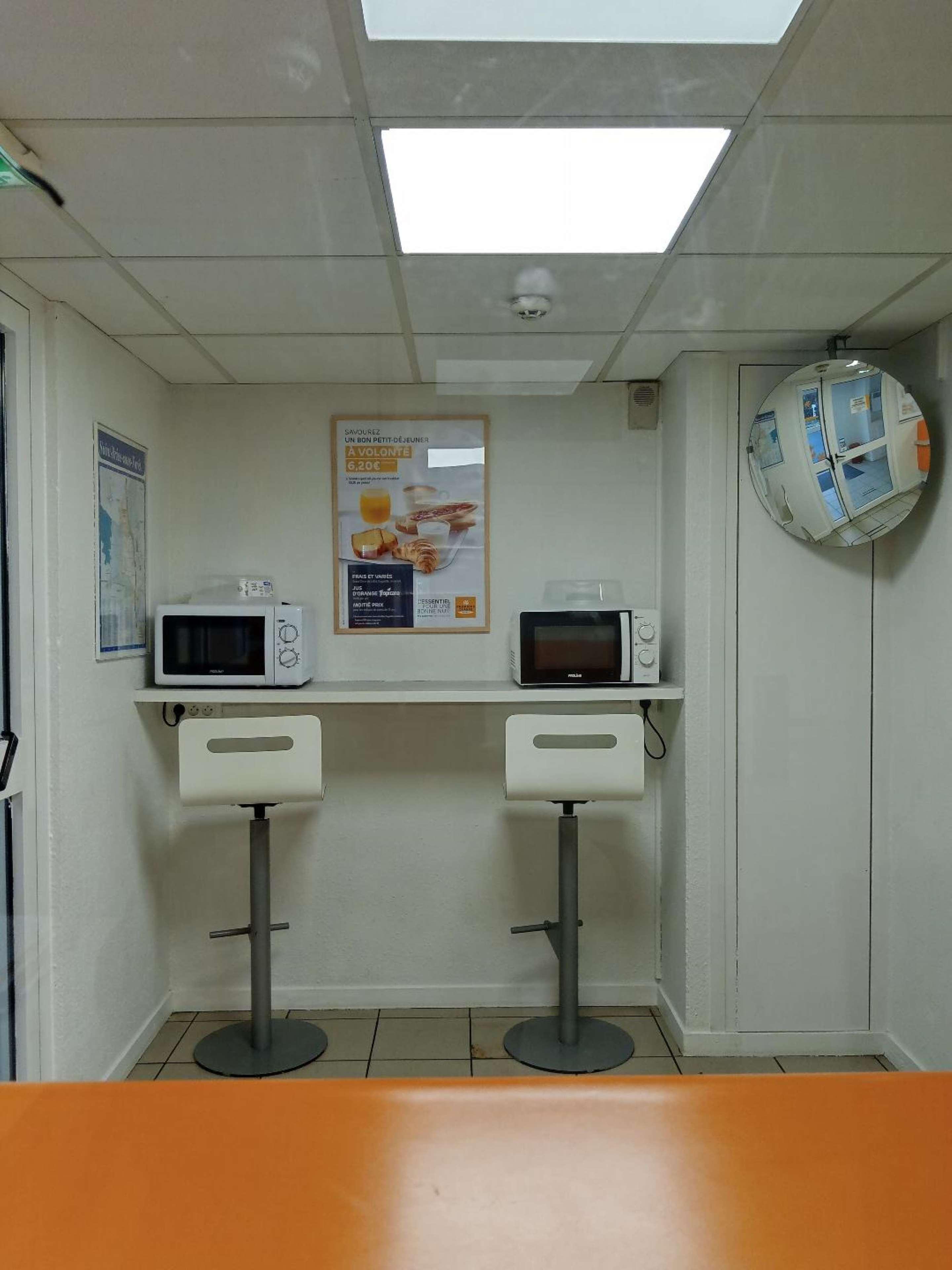 Vista Lobby Premiere Classe Saint Brice Sous Forêt