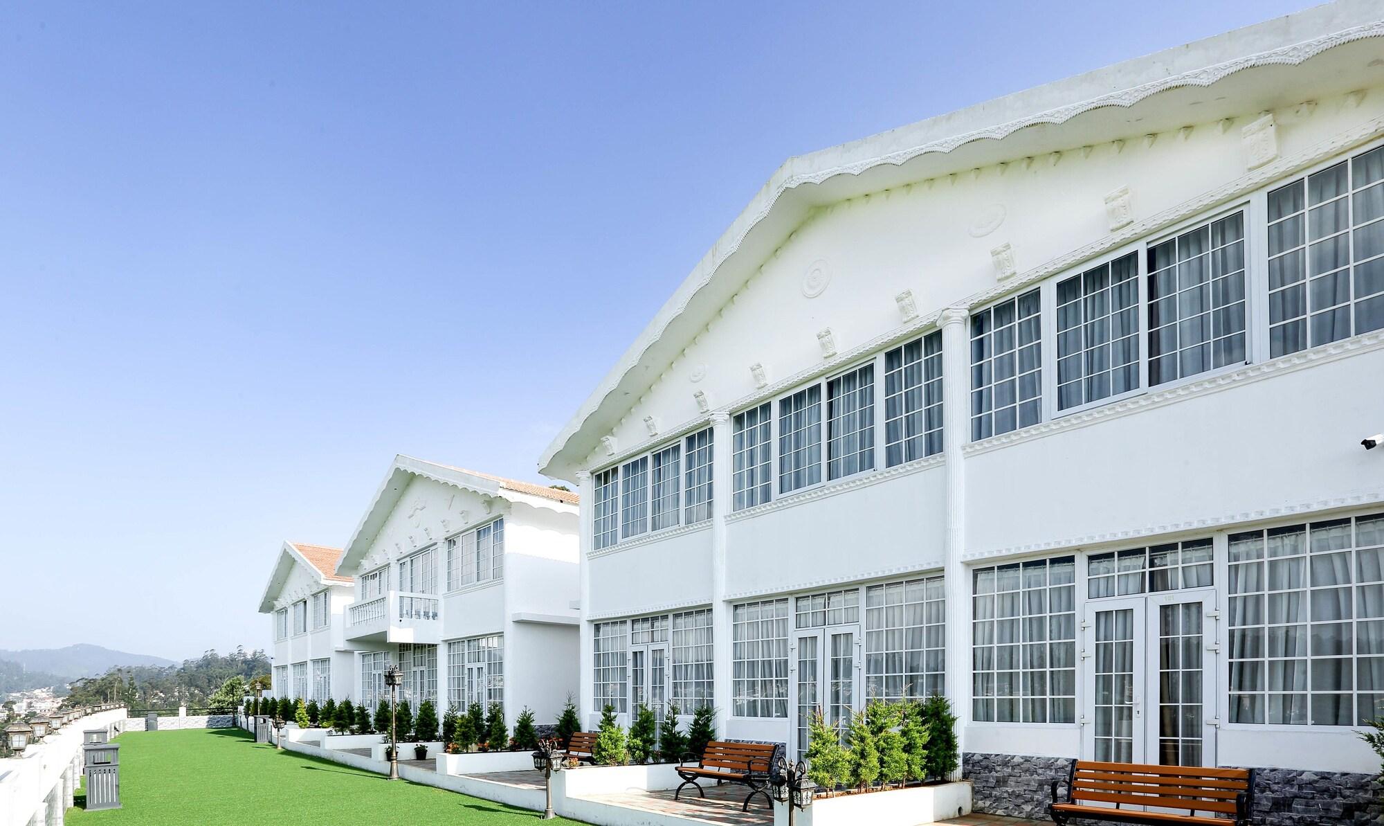 Varios Treebo Skydale Inn & Suites With Mountain View