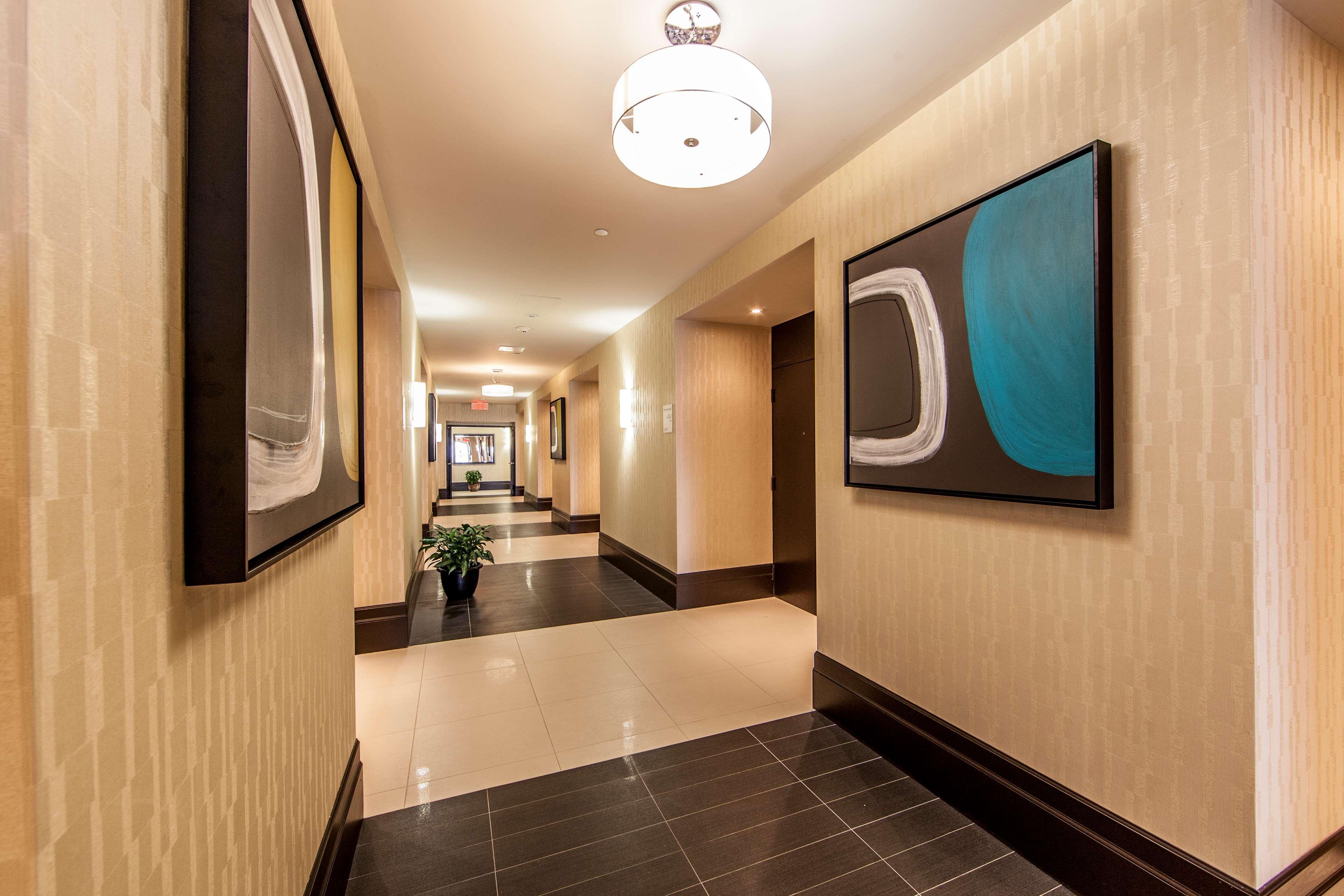 Vista Lobby Radisson Hotel Montreal Airport