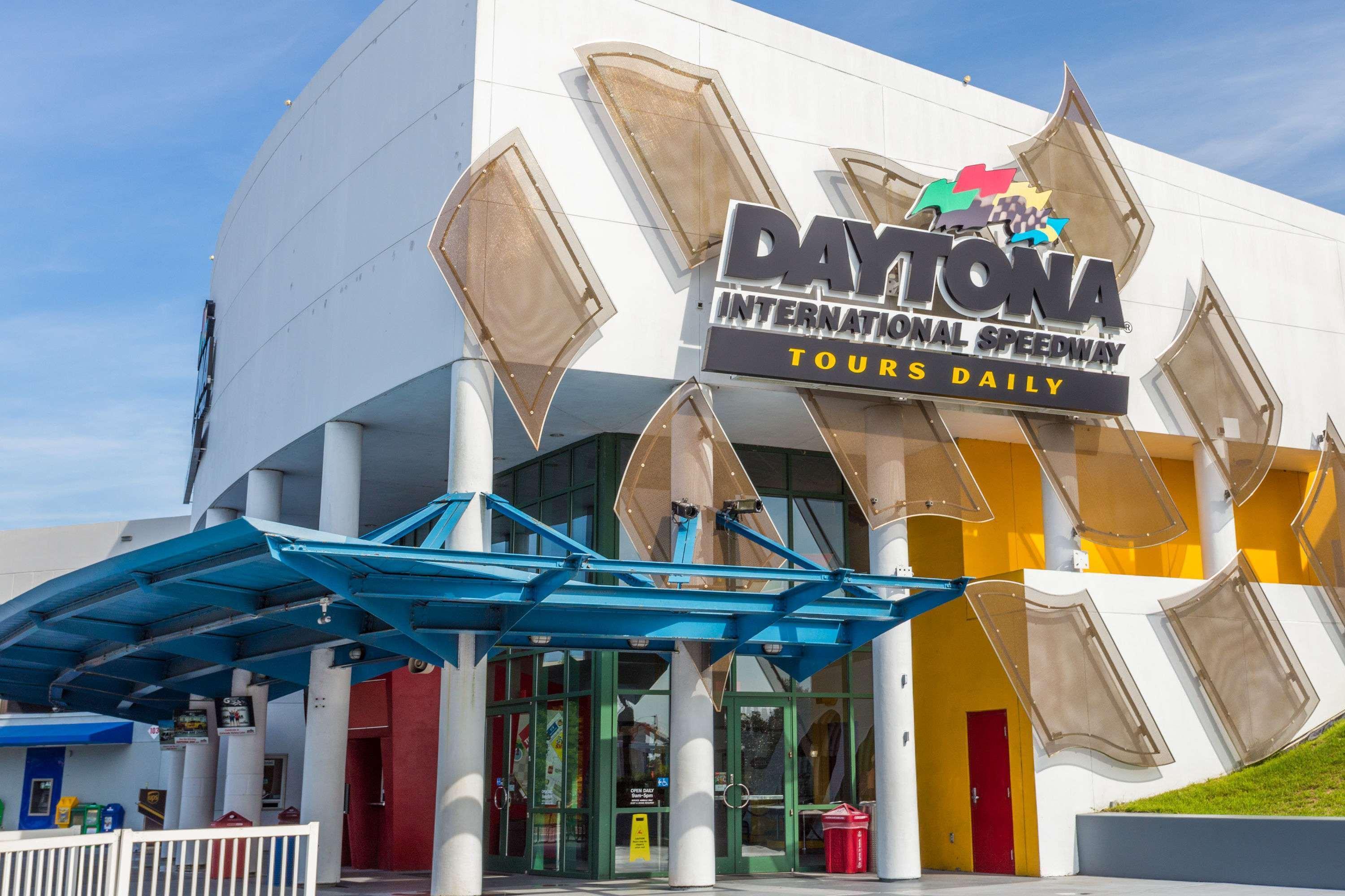 Vista Exterior Super 8 by Wyndham Daytona Beach