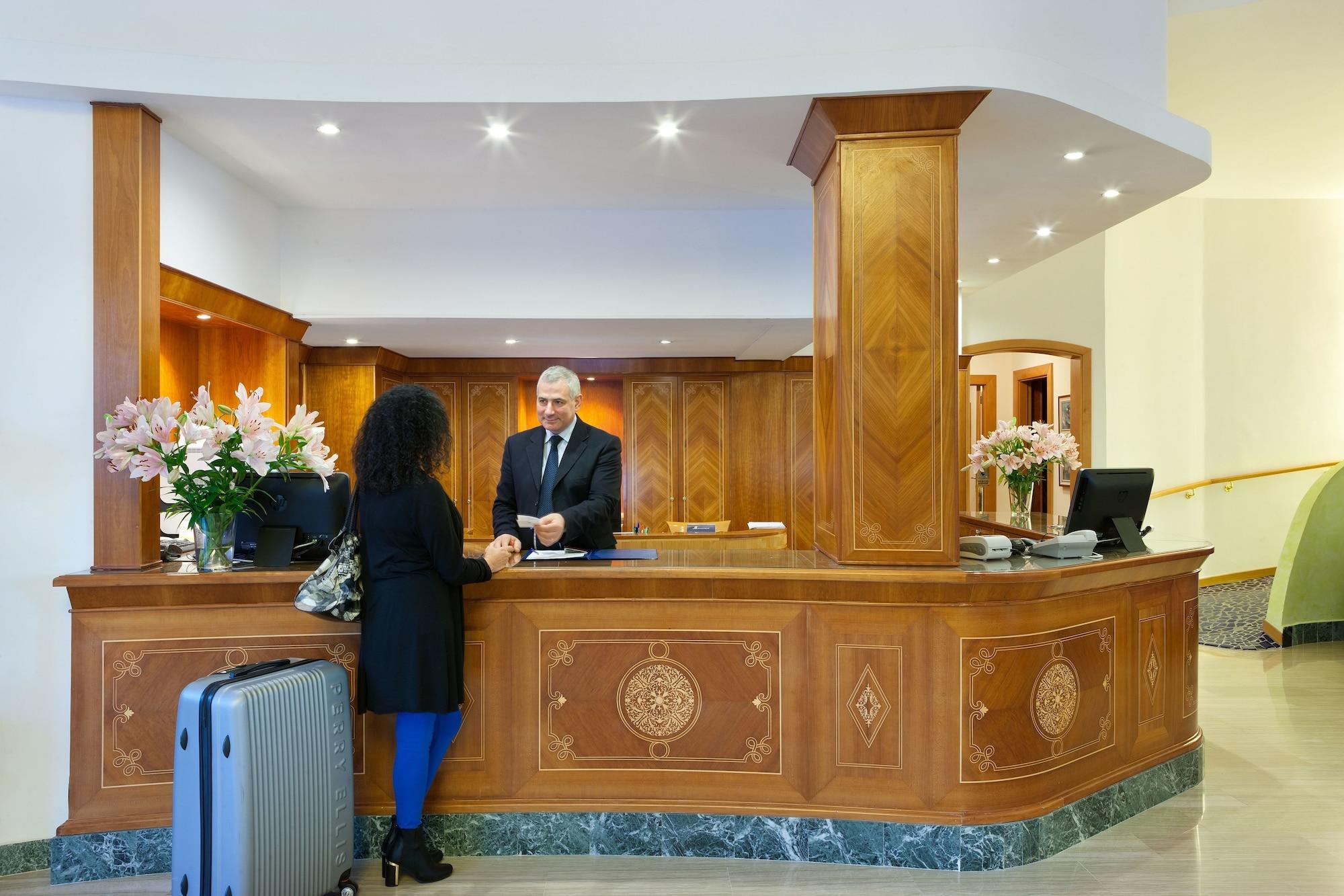Vista Lobby Grand Hotel President