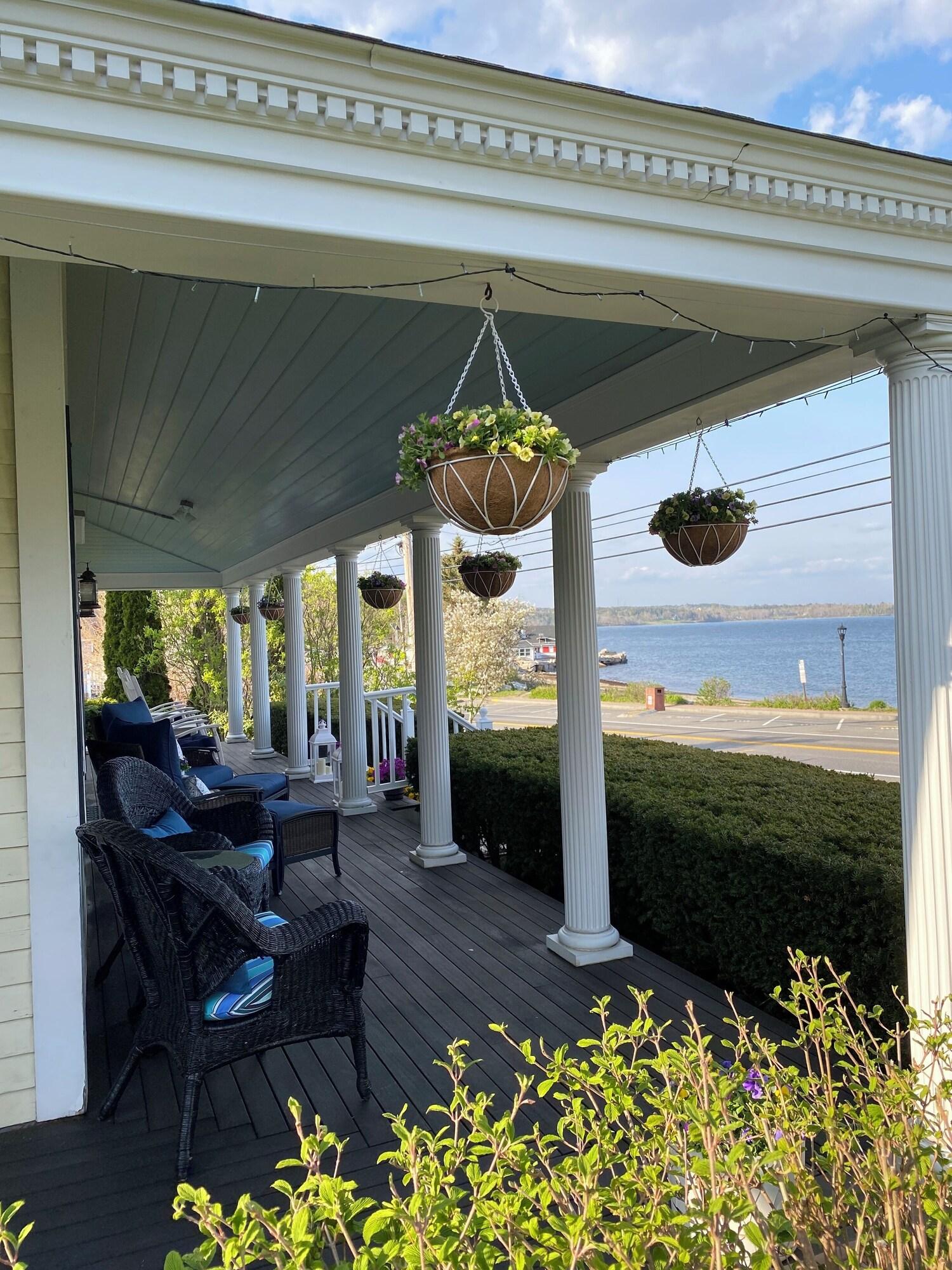Varios Spouter Inn Bed & Breakfast