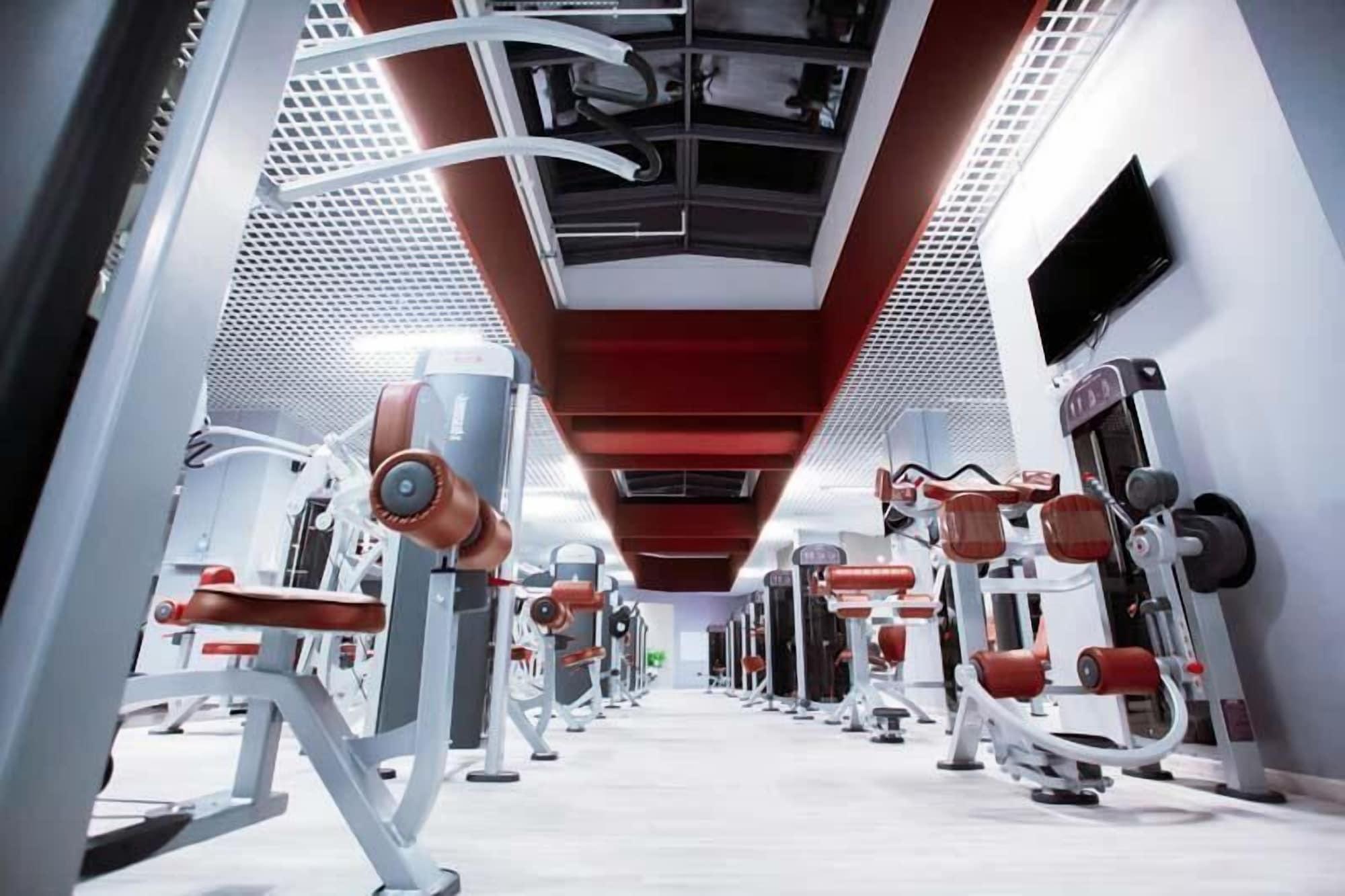 Gimnasio Apartments in Sky Tower with Bathtub near the window