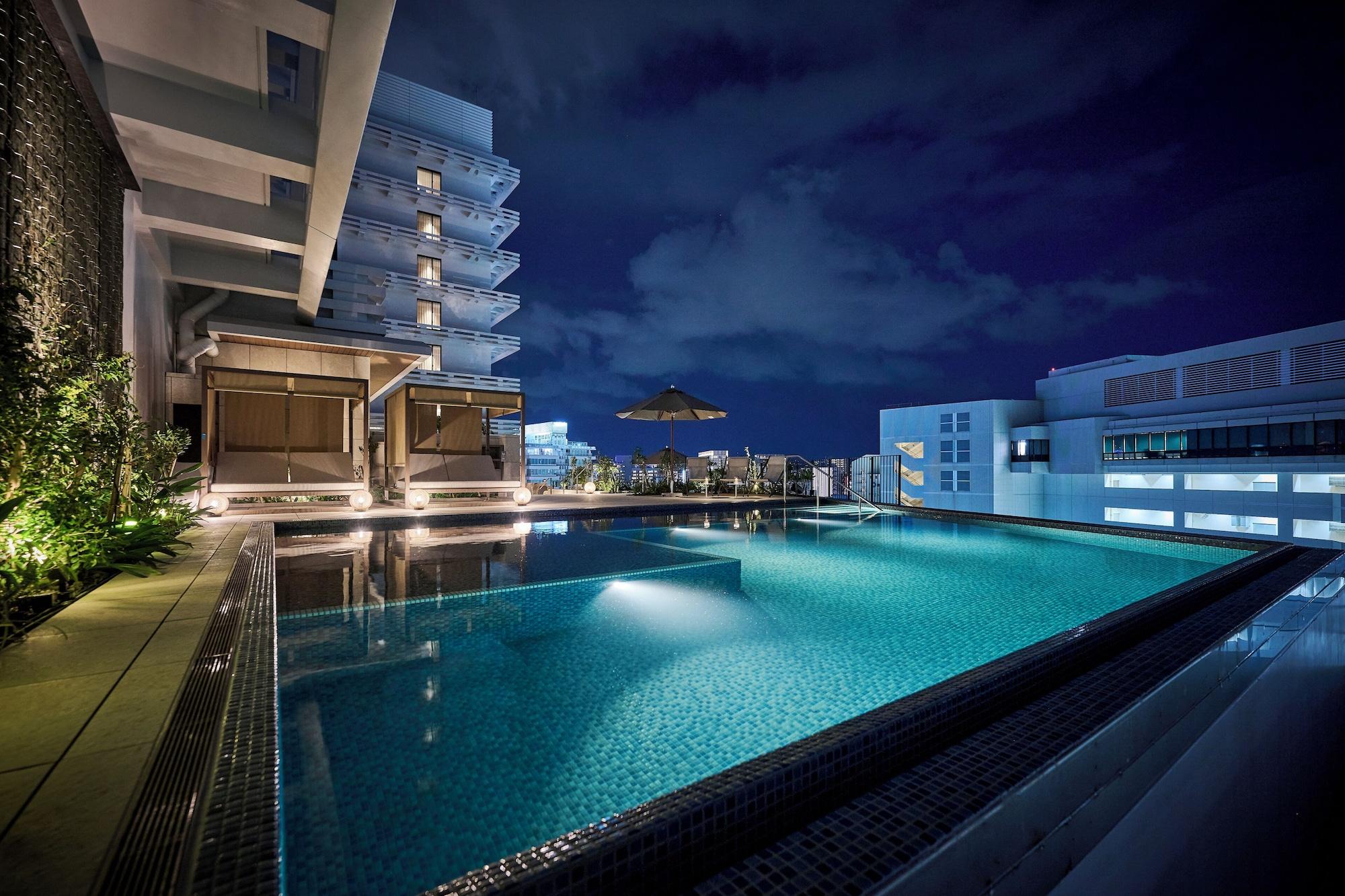 Vista Piscina The Royal Park Hotel Iconic Naha