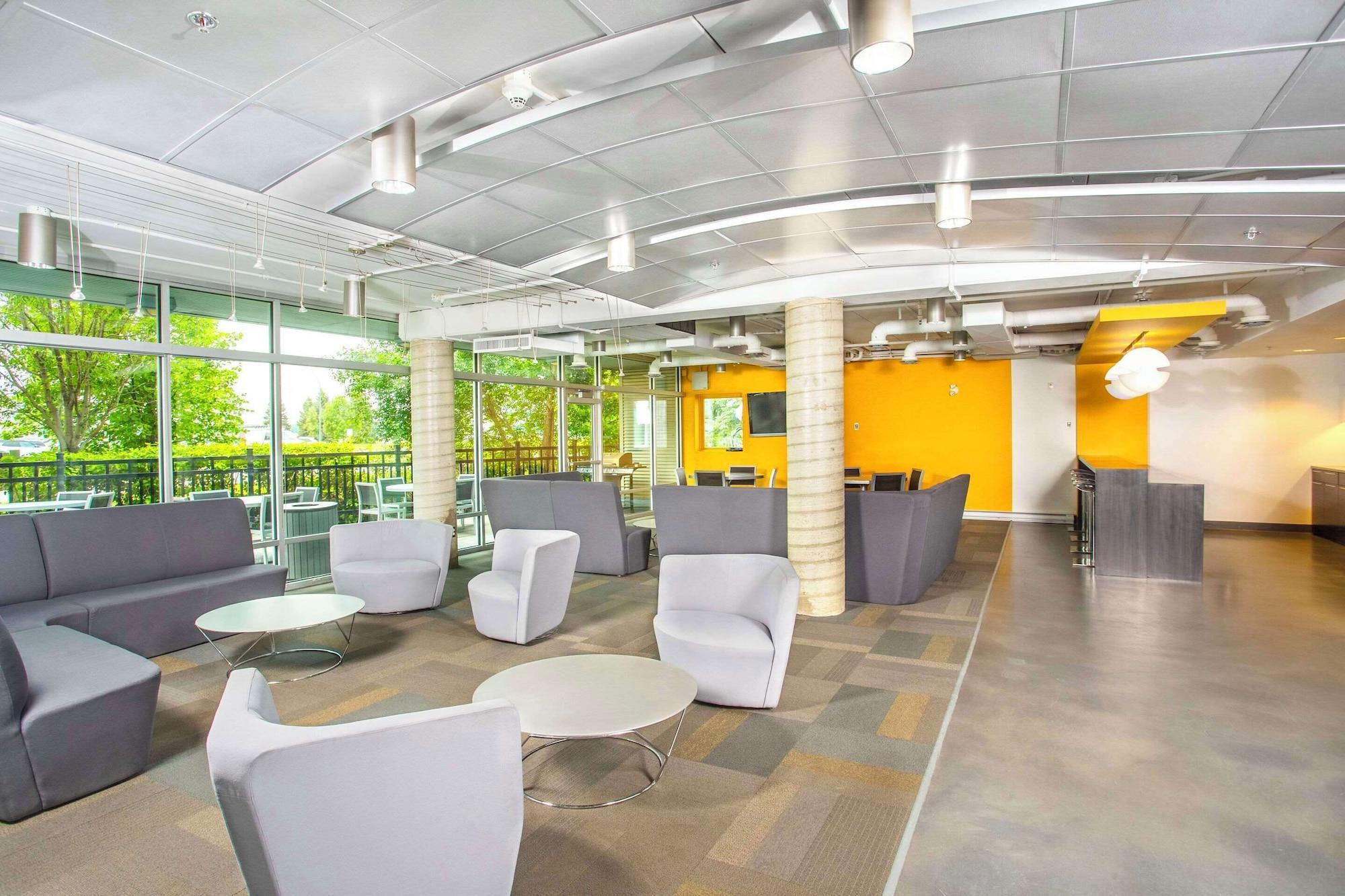 Vista Lobby Barker Suites Southport
