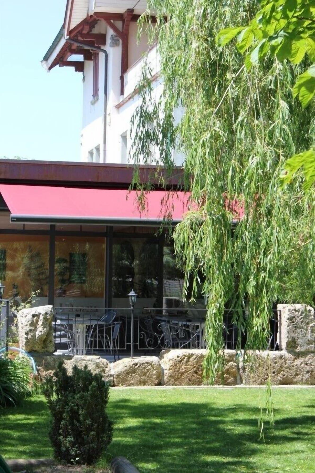 Vista Exterior Hotel Restaurant L'Acacia
