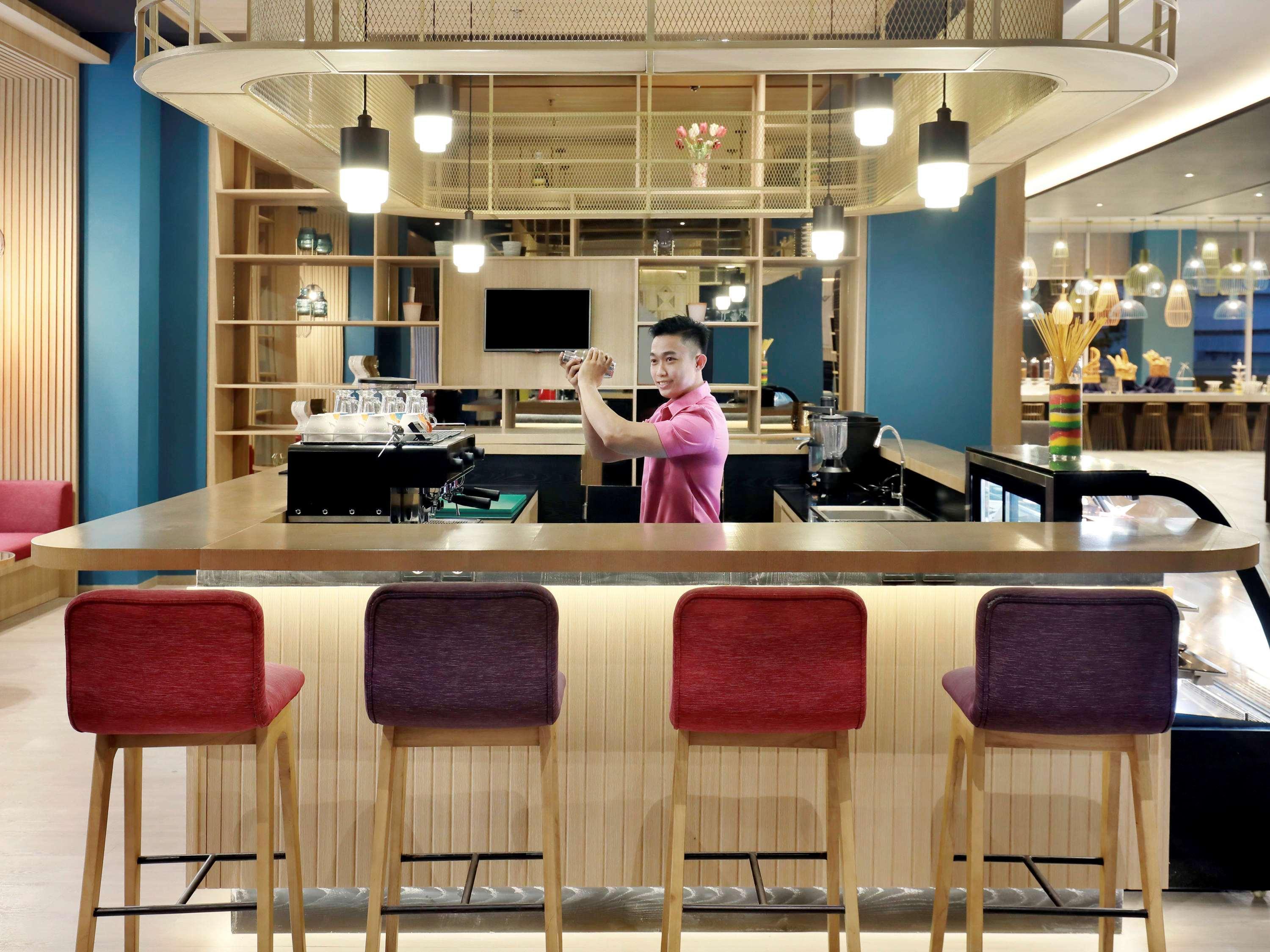 Bar/Salón Mercure Makassar Nexa Pettarani