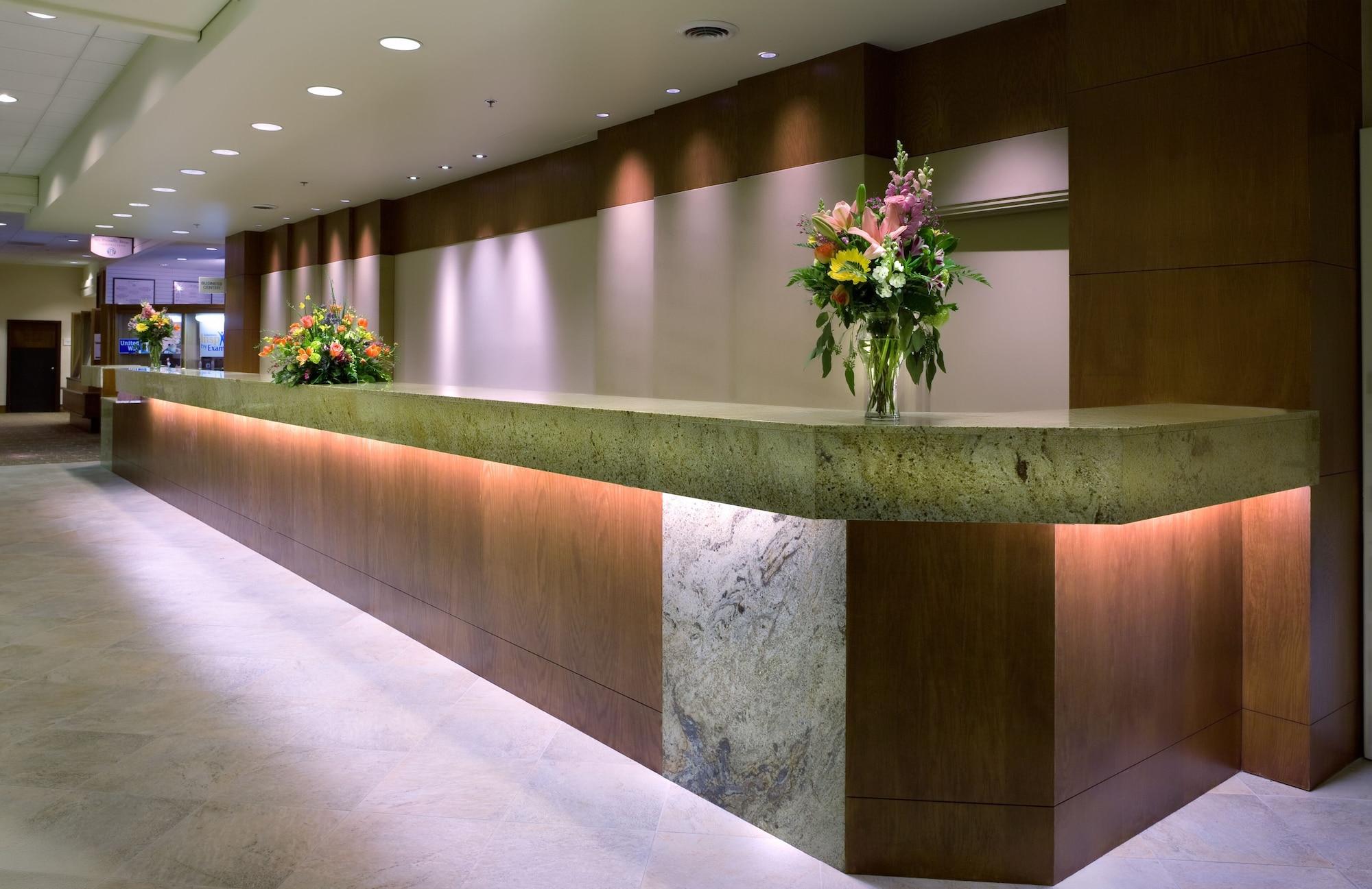 Vista Lobby DoubleTree by Hilton Omaha Downtown