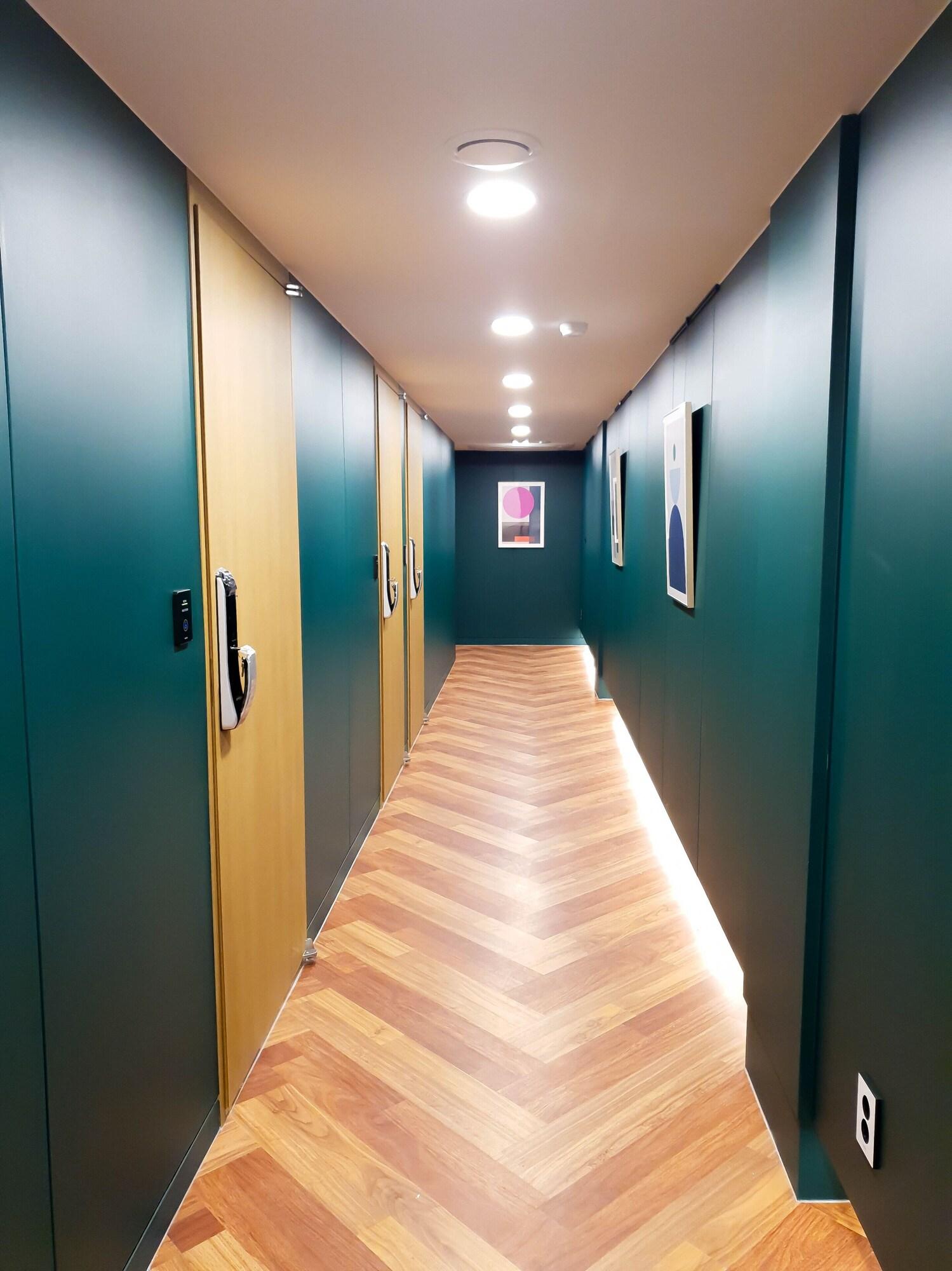 Varios Artravel Home