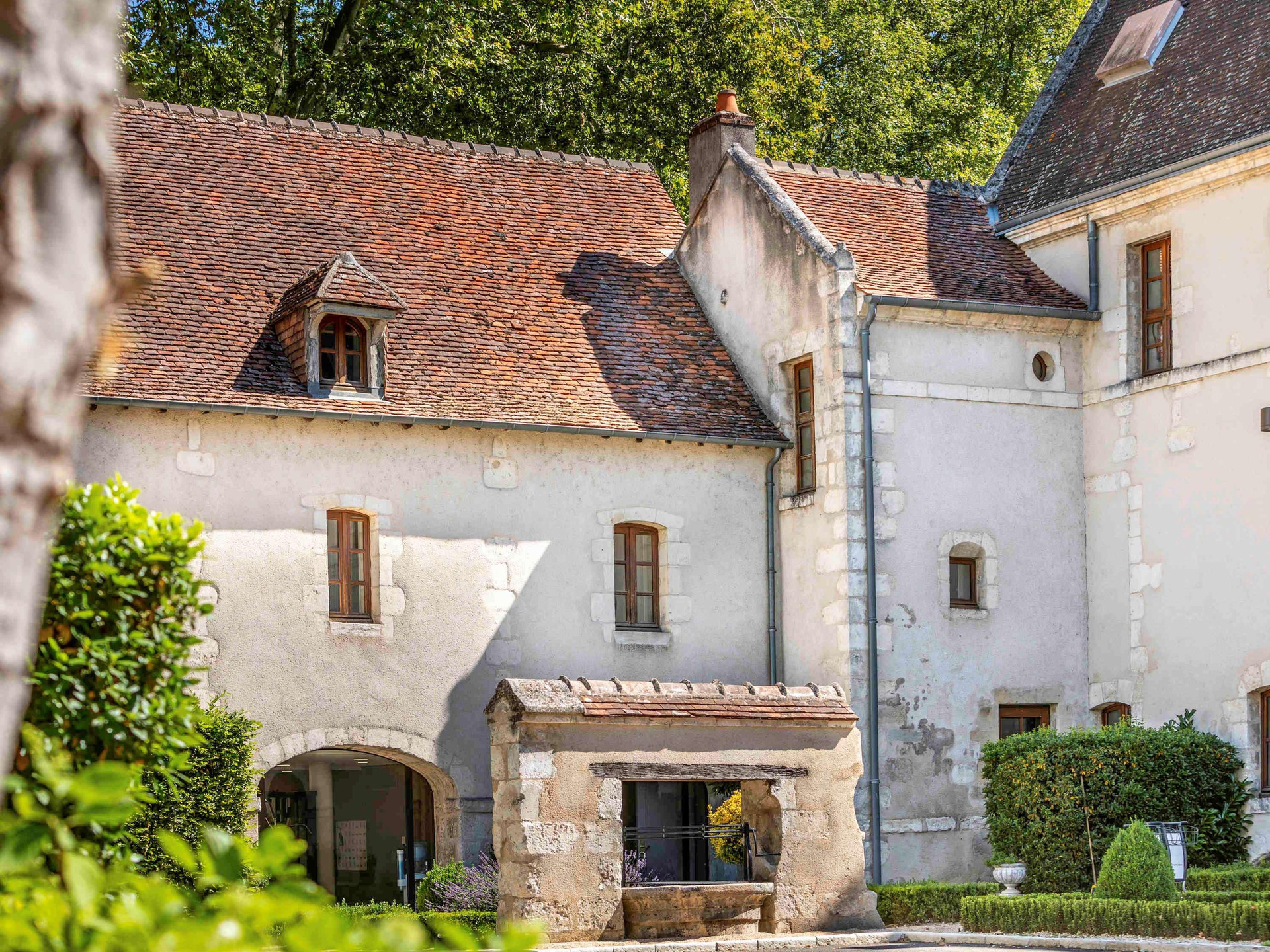 Vista Exterior Hotel de Bourbon - Mercure Bourges