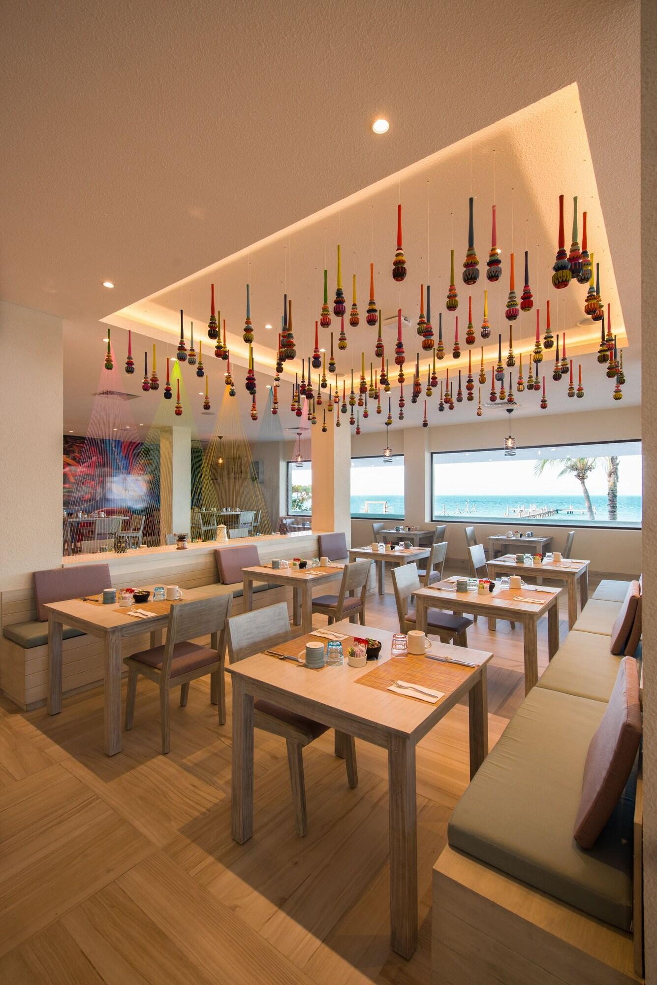 Restaurant Izla Beach Front Hotel