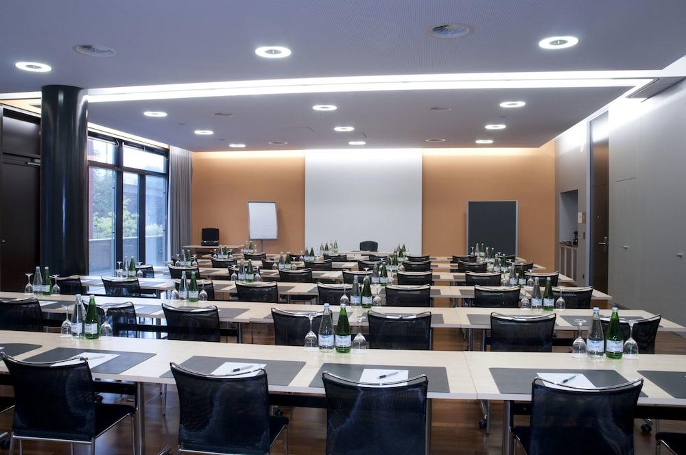 Sala de Reuniones Holiday Inn Zurich Messe