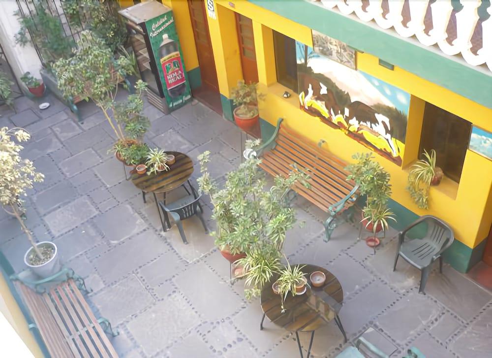 Vista Exterior Hostal Santa Catalina