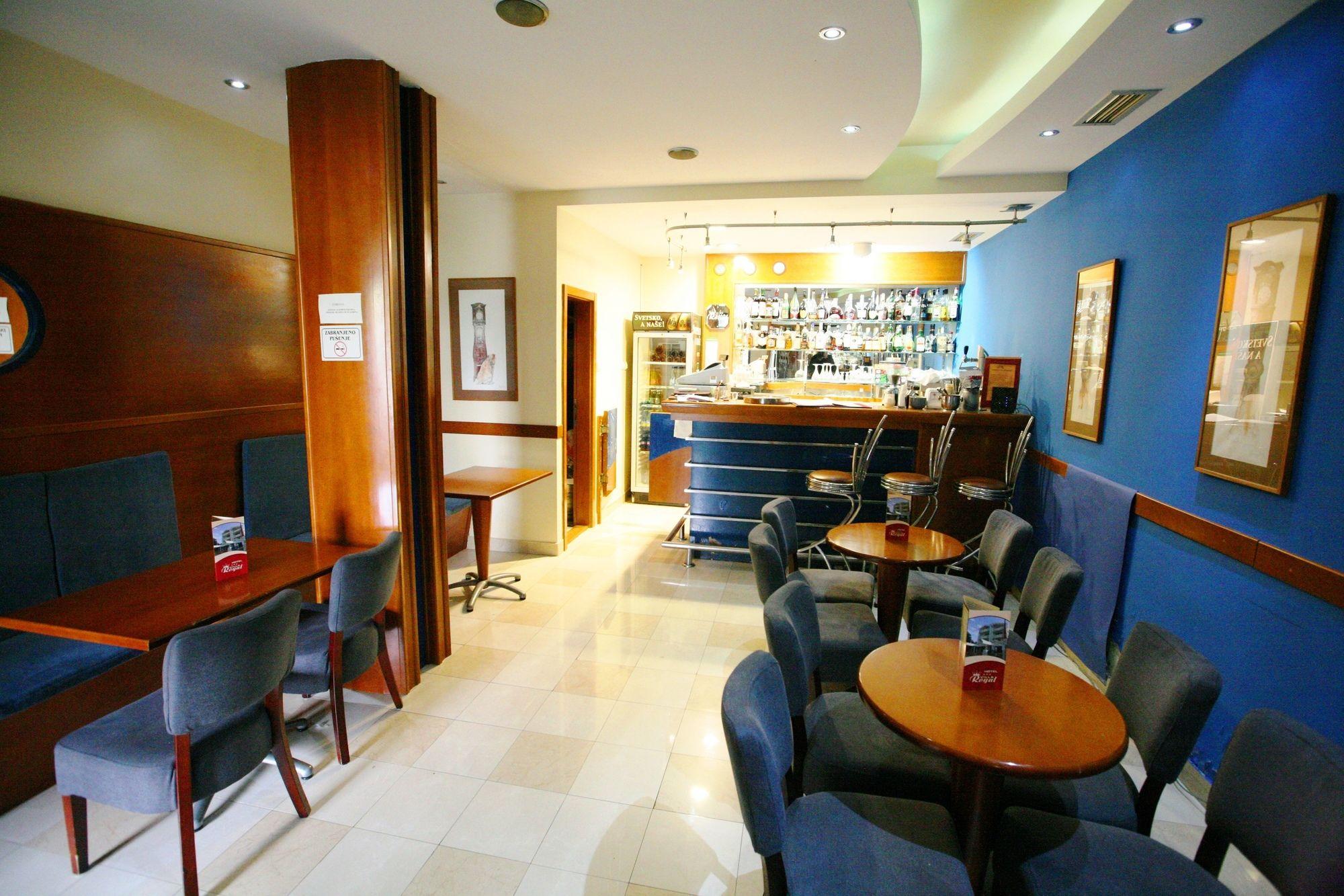 Bar/Salón Villa Royal