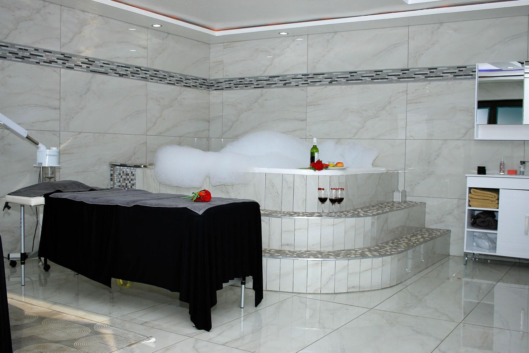 Spa Semeni Asante Getaway