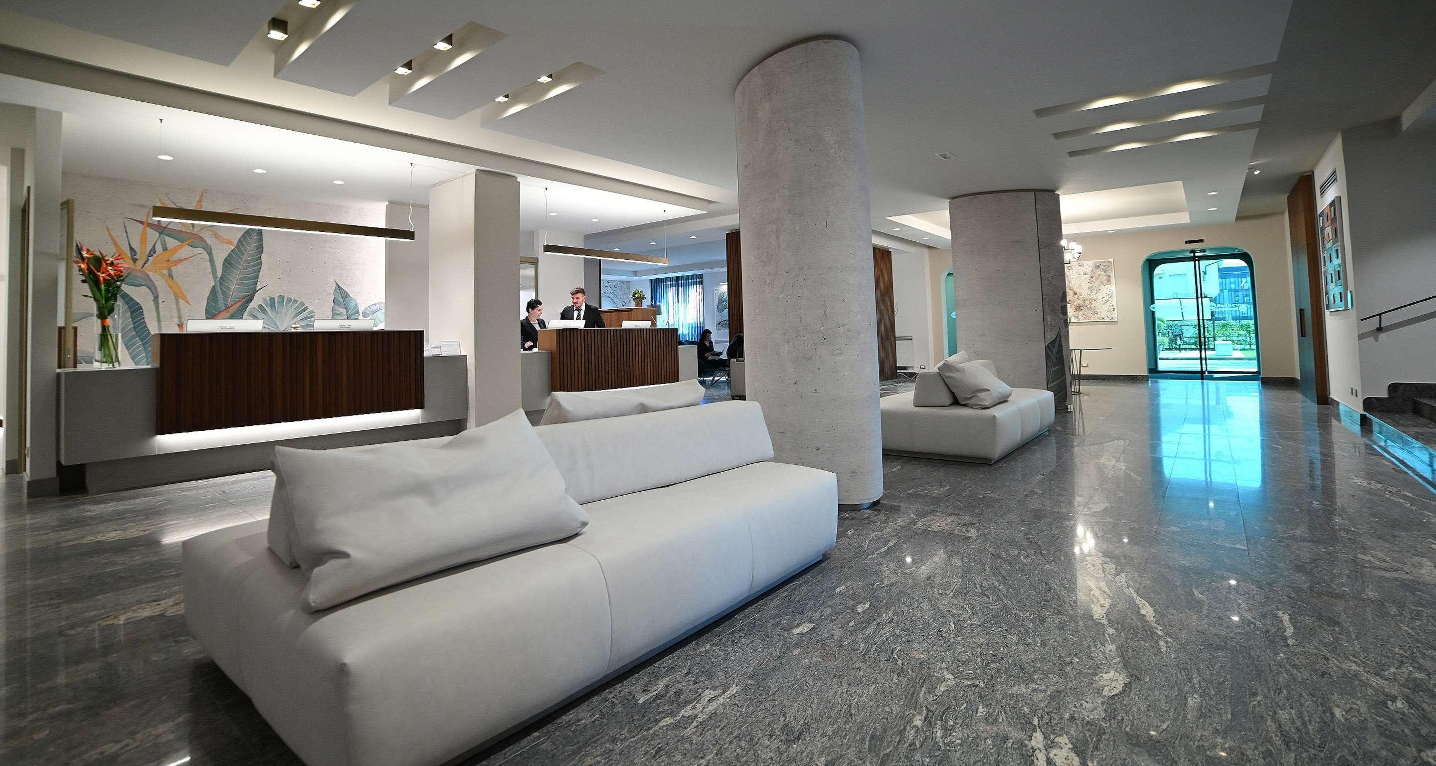 Vista Lobby Best Western Grand Hotel Guinigi