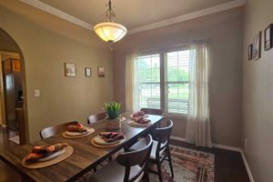 Alquiler Vacacional - Pet Paradise on Main: Fenced Yard Included!