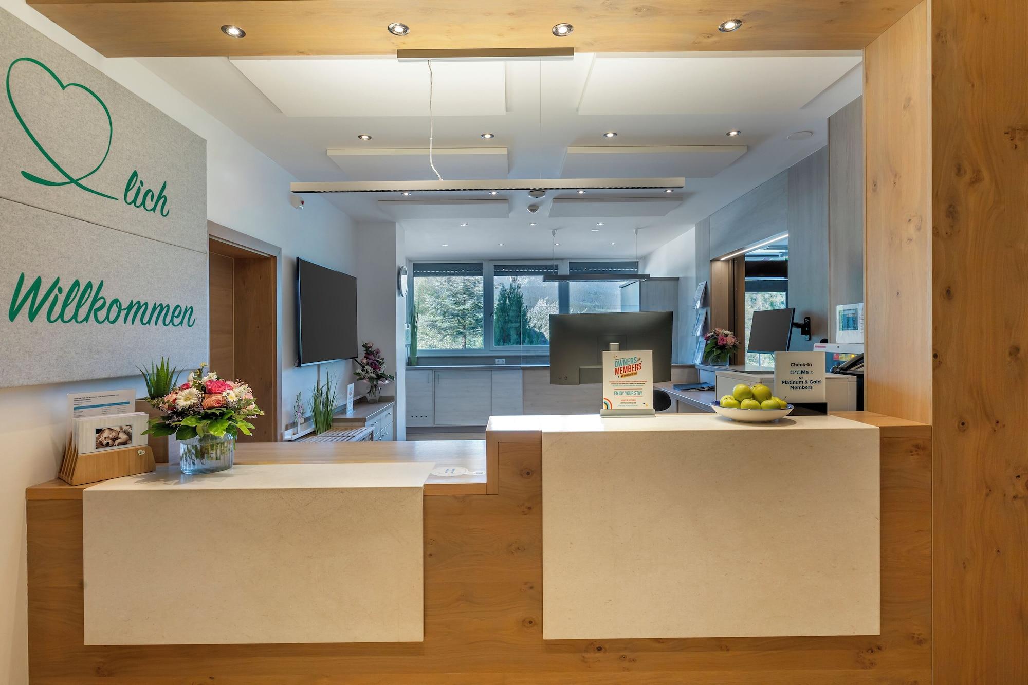 Vista Lobby Alpine Club