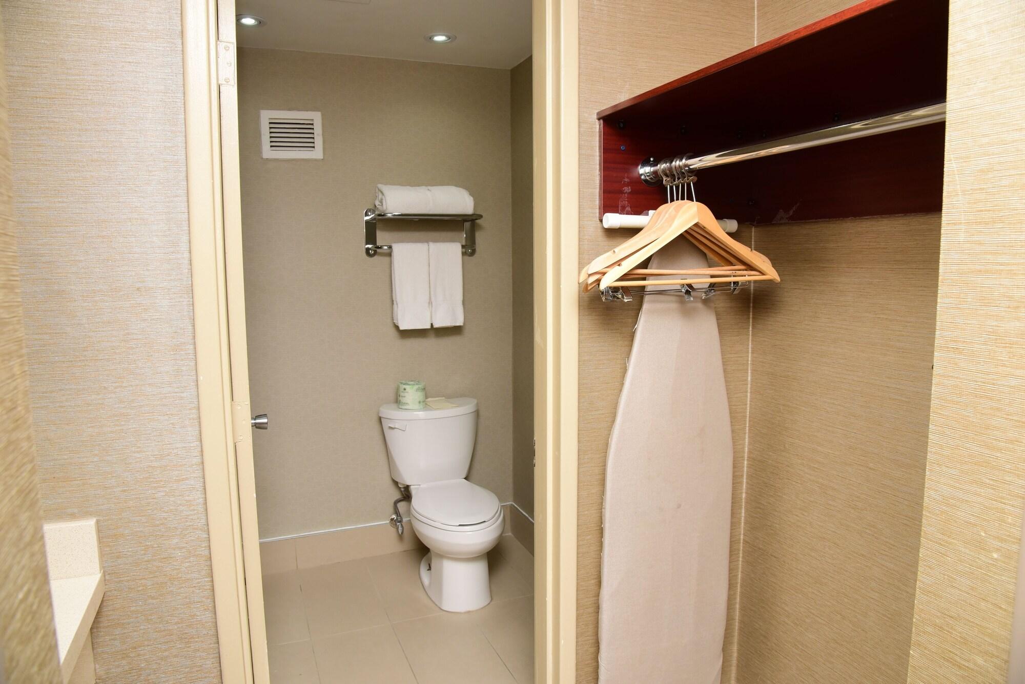 Equipamiento de Habitación Days Inn by Wyndham Ottawa