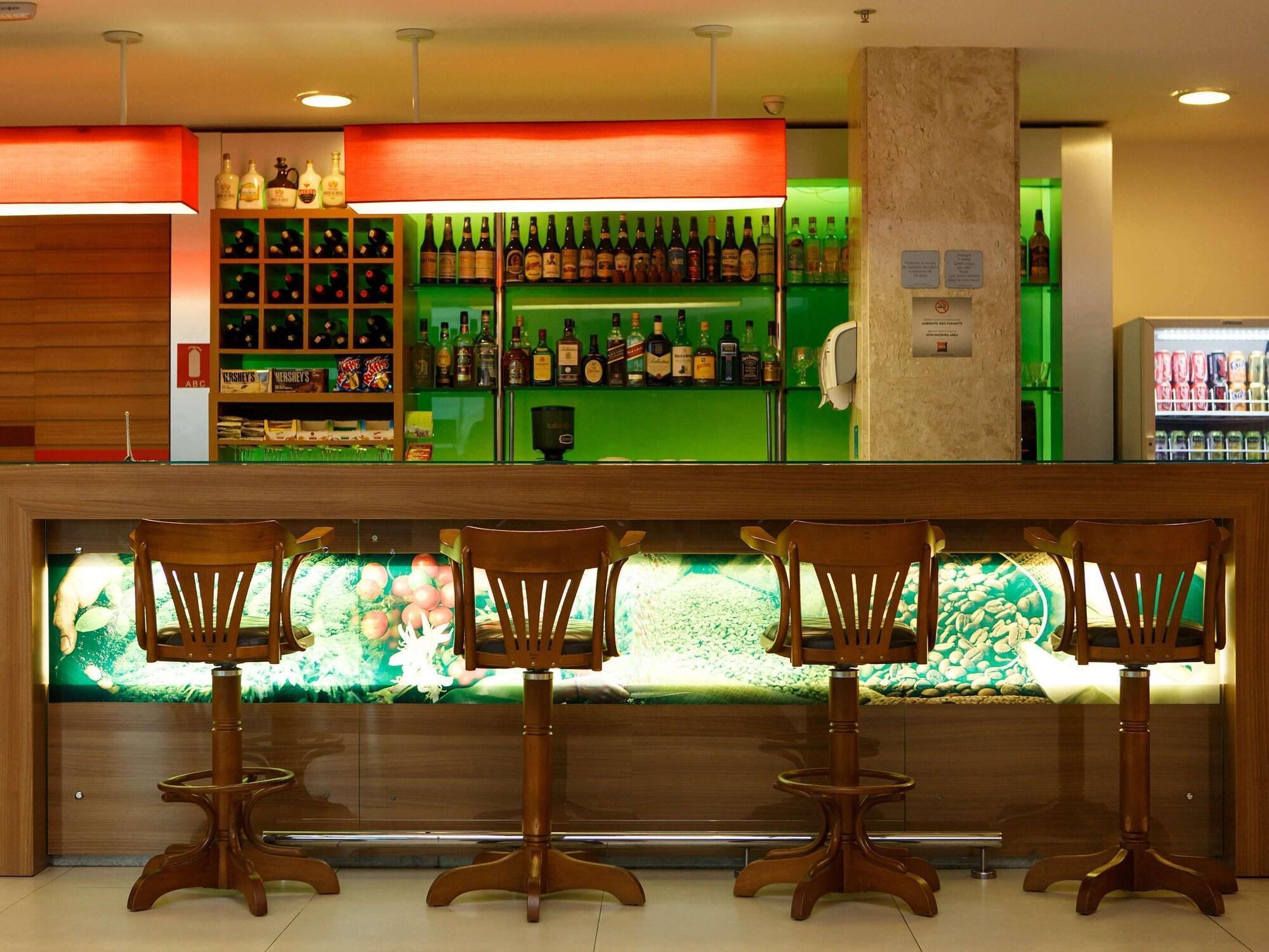 Bar/Salón Ibis Vitoria Da Conquista