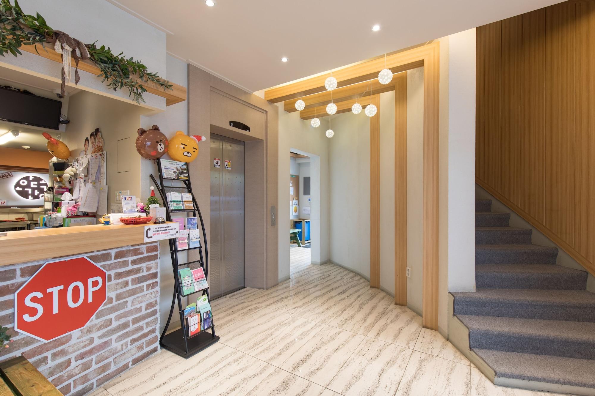 Vista Lobby Uniqstay