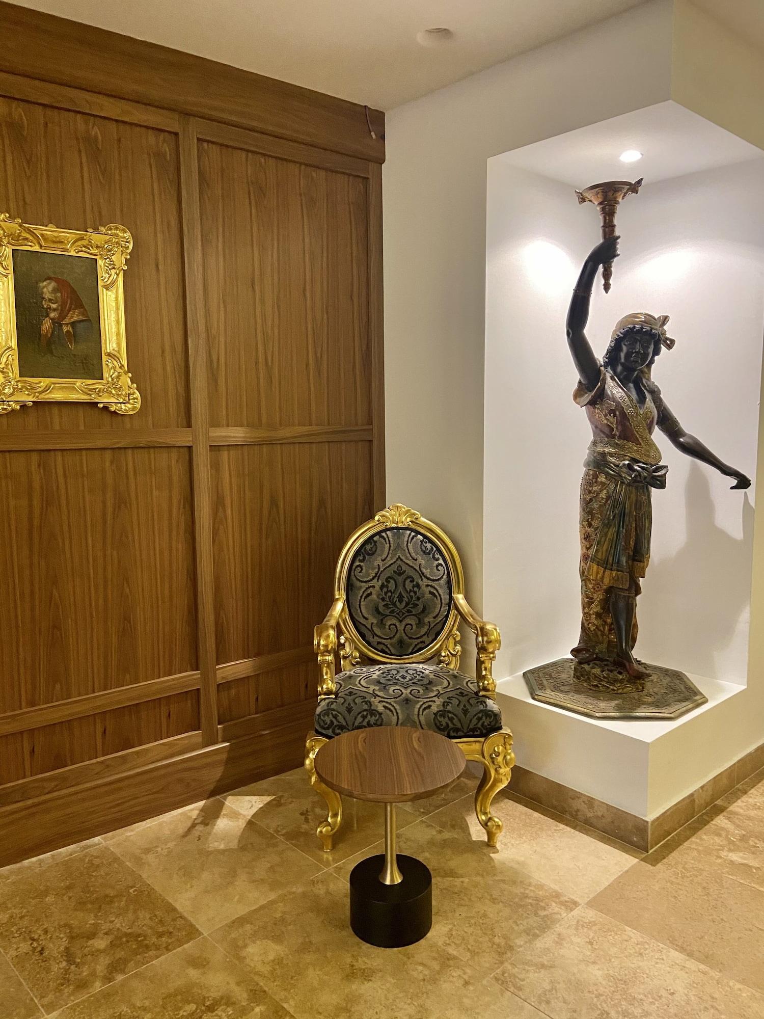 Vista Lobby The Village Boutique & Spa