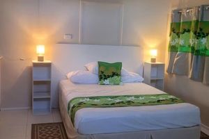 Alquiler Vacacional - Live as a local. Easy Access: Vilis, KAPS, Turangi Eatery, & Bus Routes Nearby!"