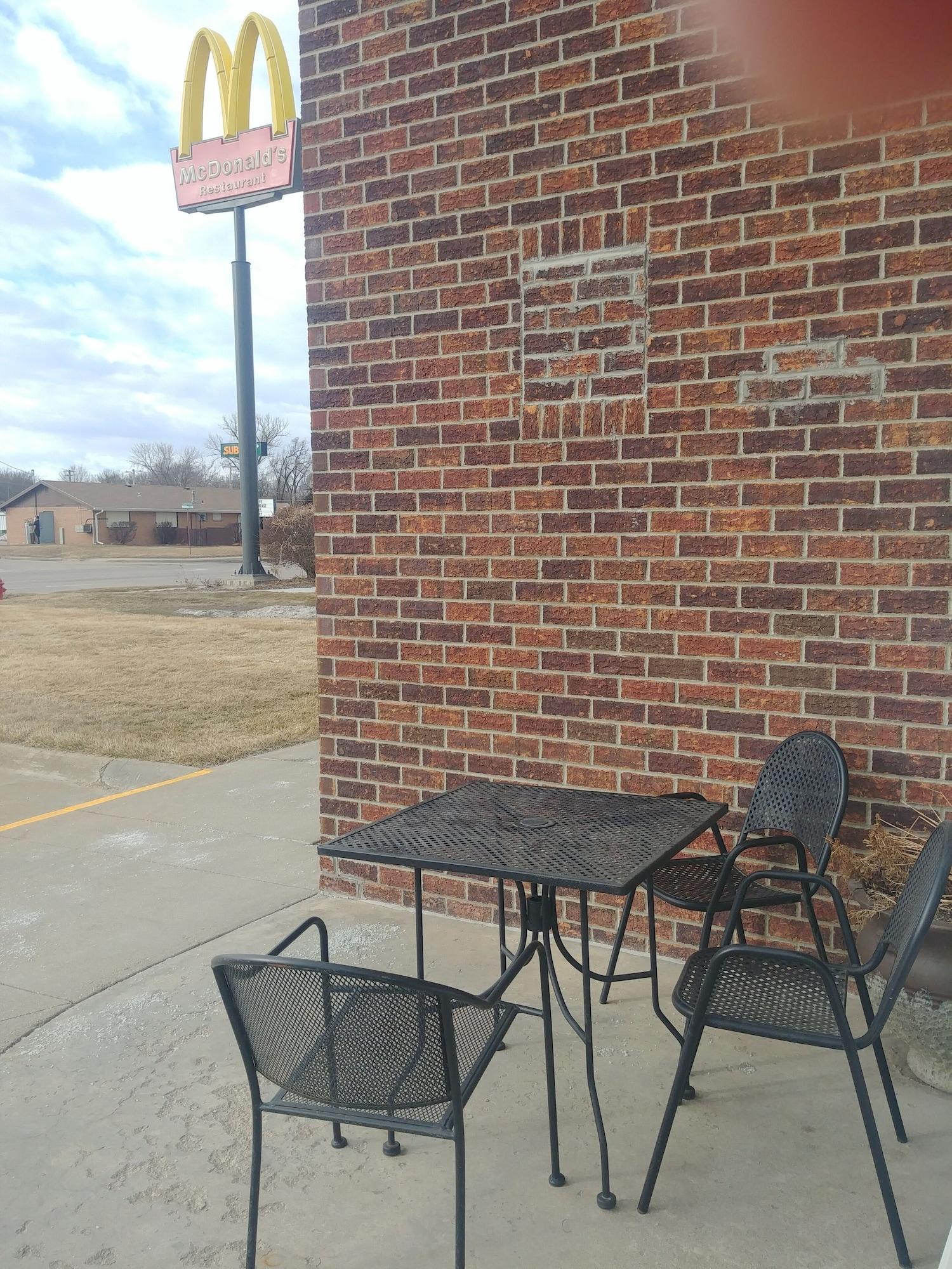 Vista Exterior Boarders Inn & Suites by Cobblestone Hotels – Broken Bow