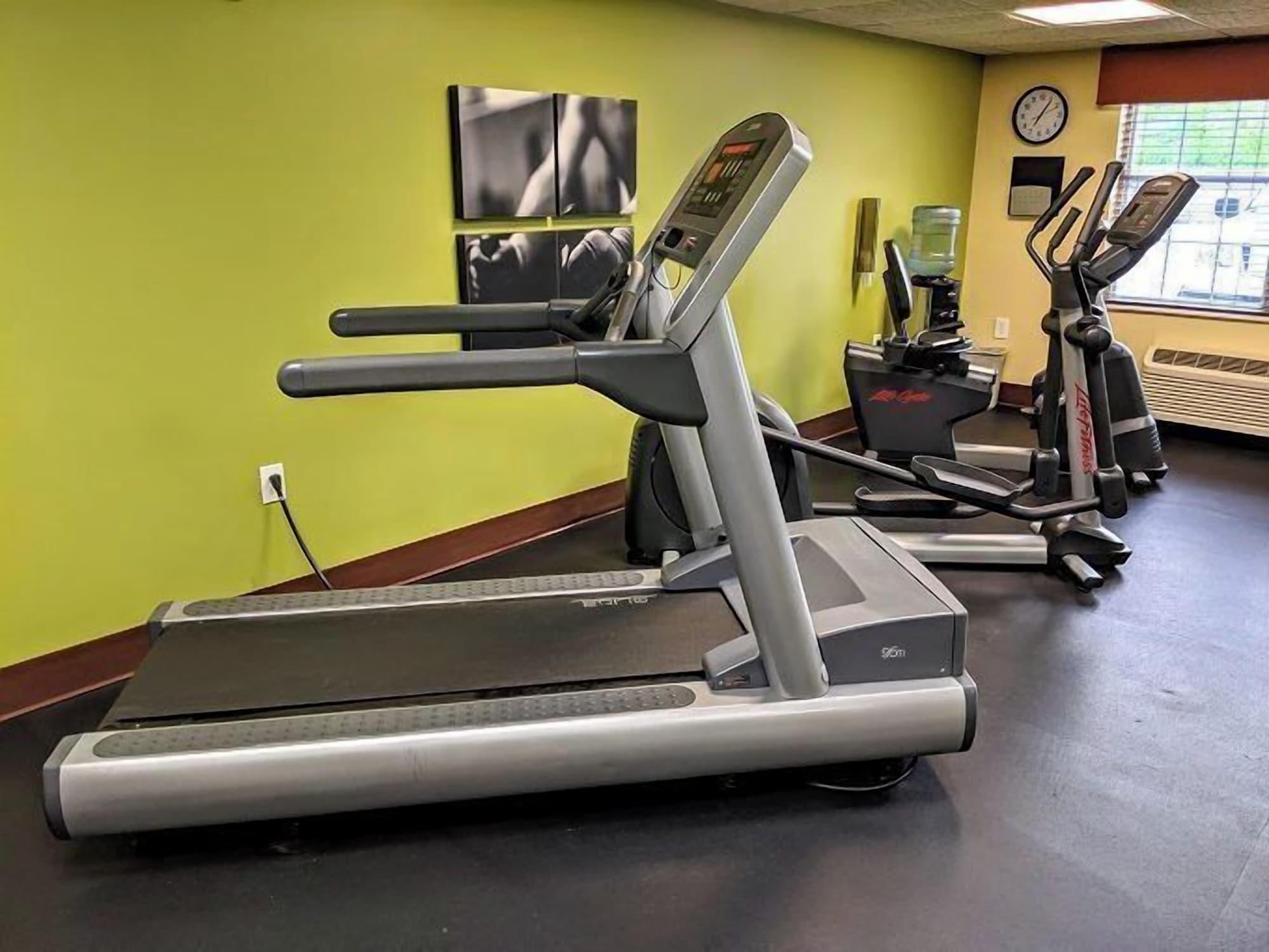 Gimnasio Country Inn & Suites by Radisson, Michigan City, IN