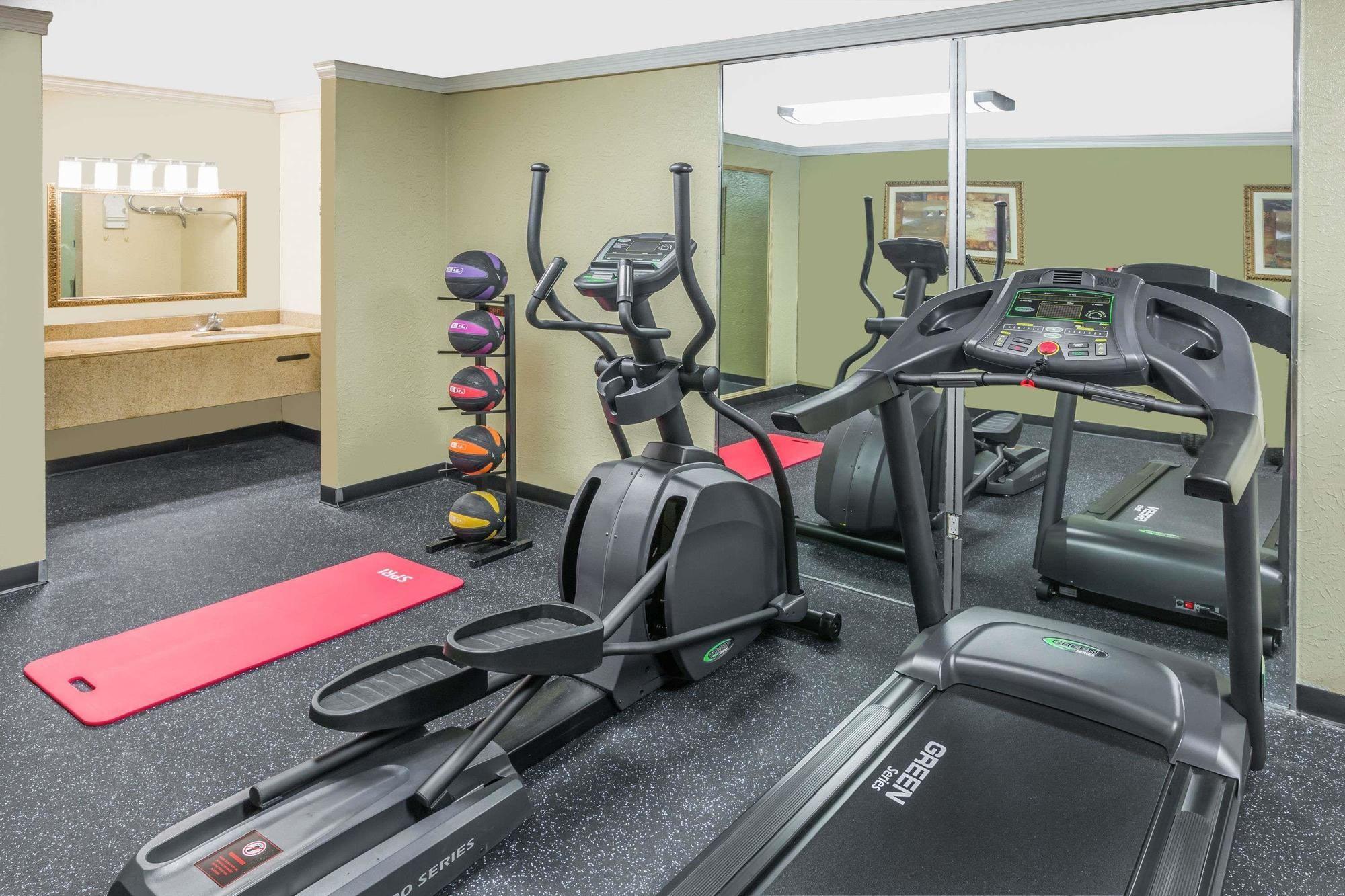 Gimnasio OYO Hotel Pineville LA Hwy 165