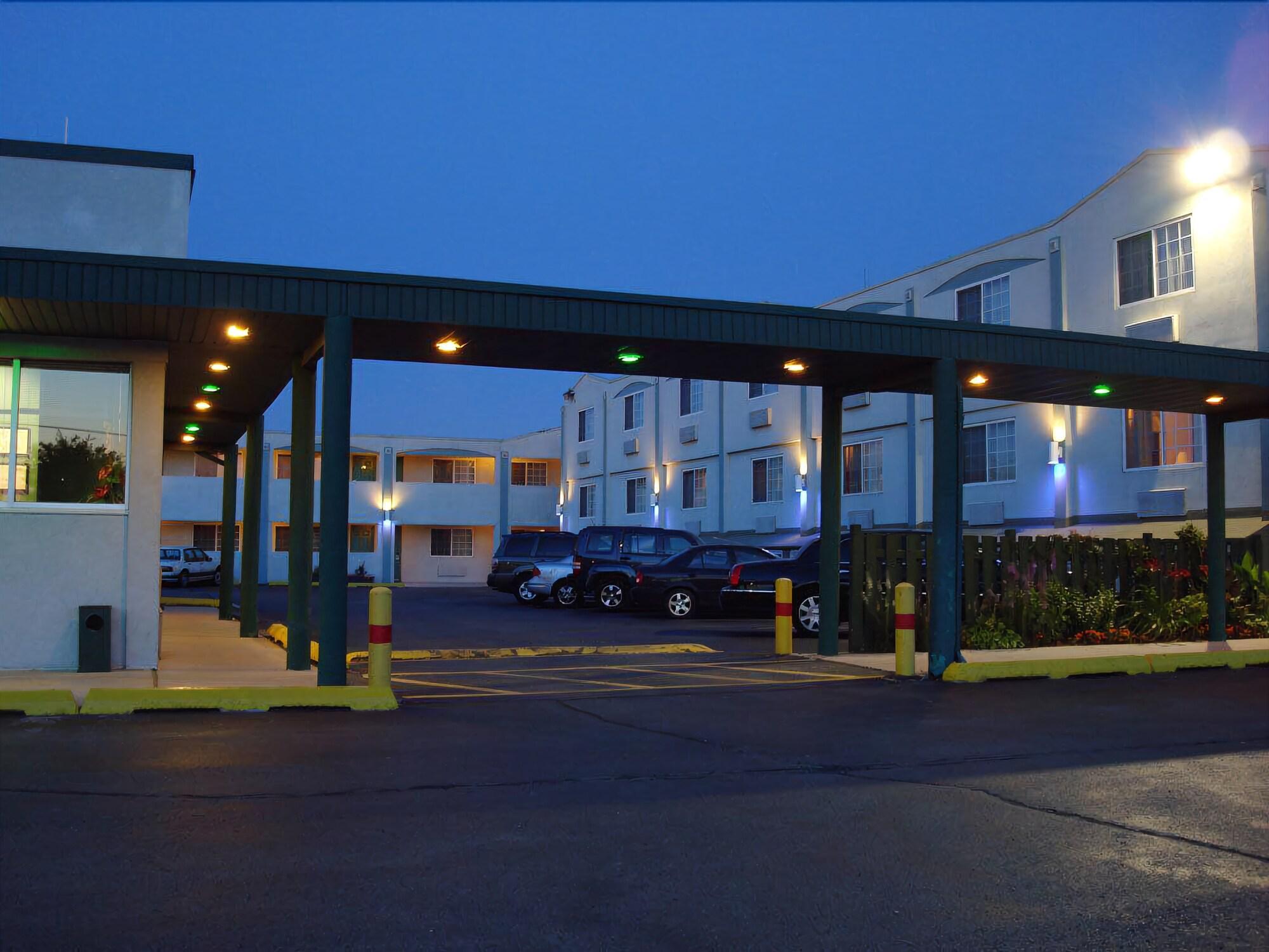 Vista Exterior O'Hare Inn & Suites