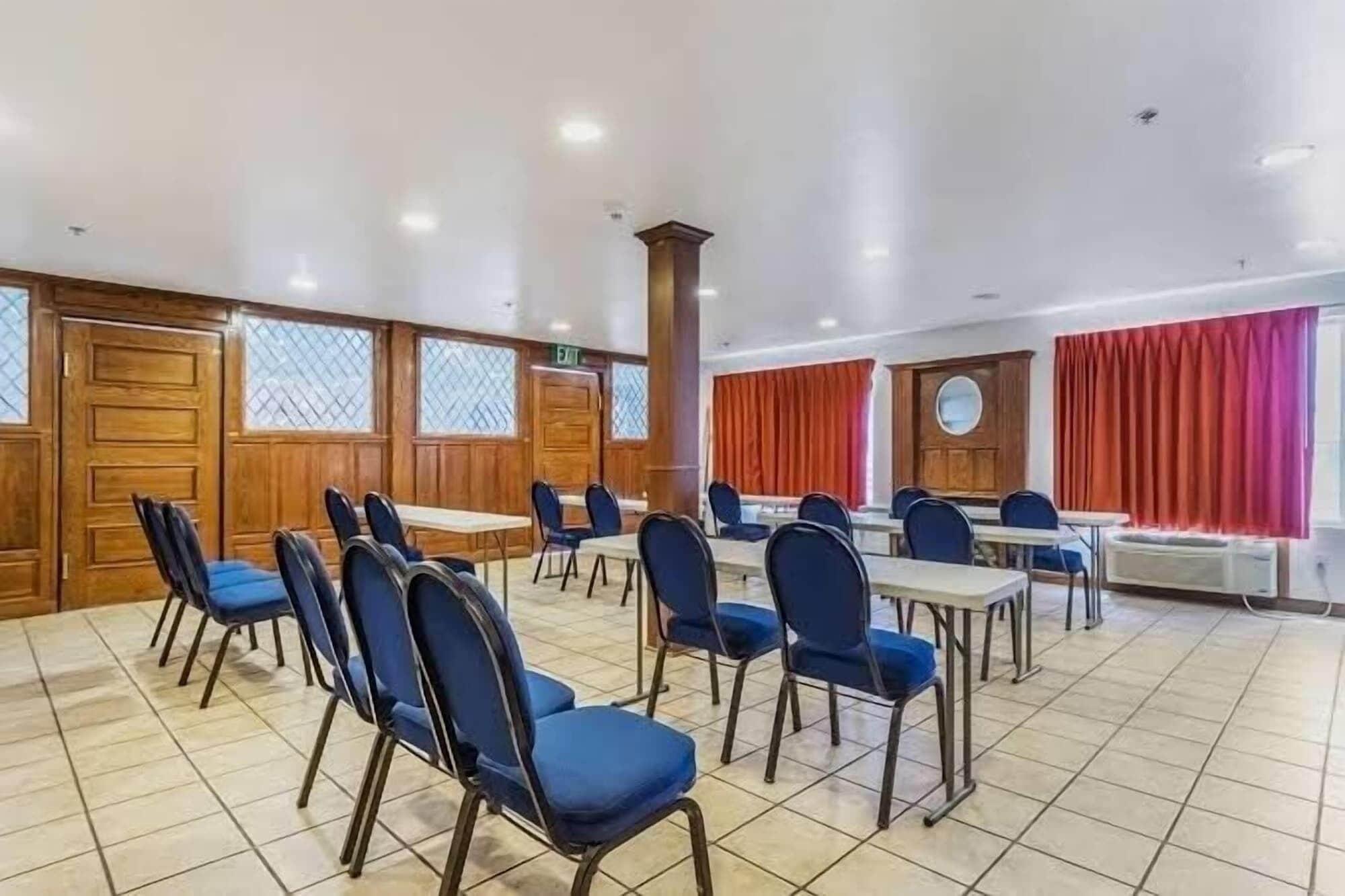 Salón de Baile Studio 6 Suites Hesperia, CA – West Main Street – I-15