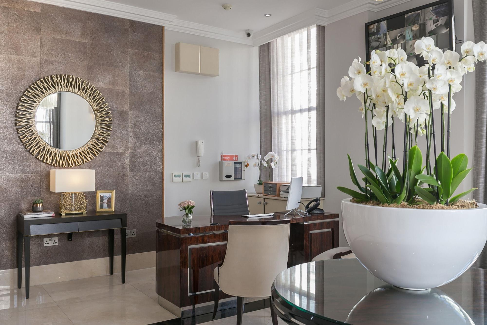 Vista Lobby Chilworth Court