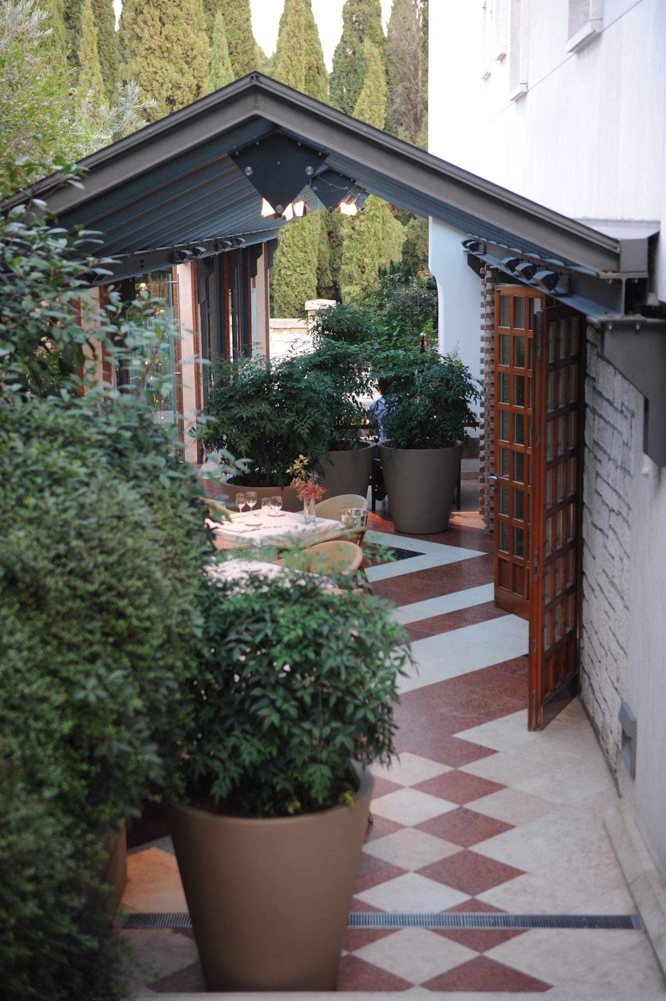 Varios Hotel & Restaurant Milan