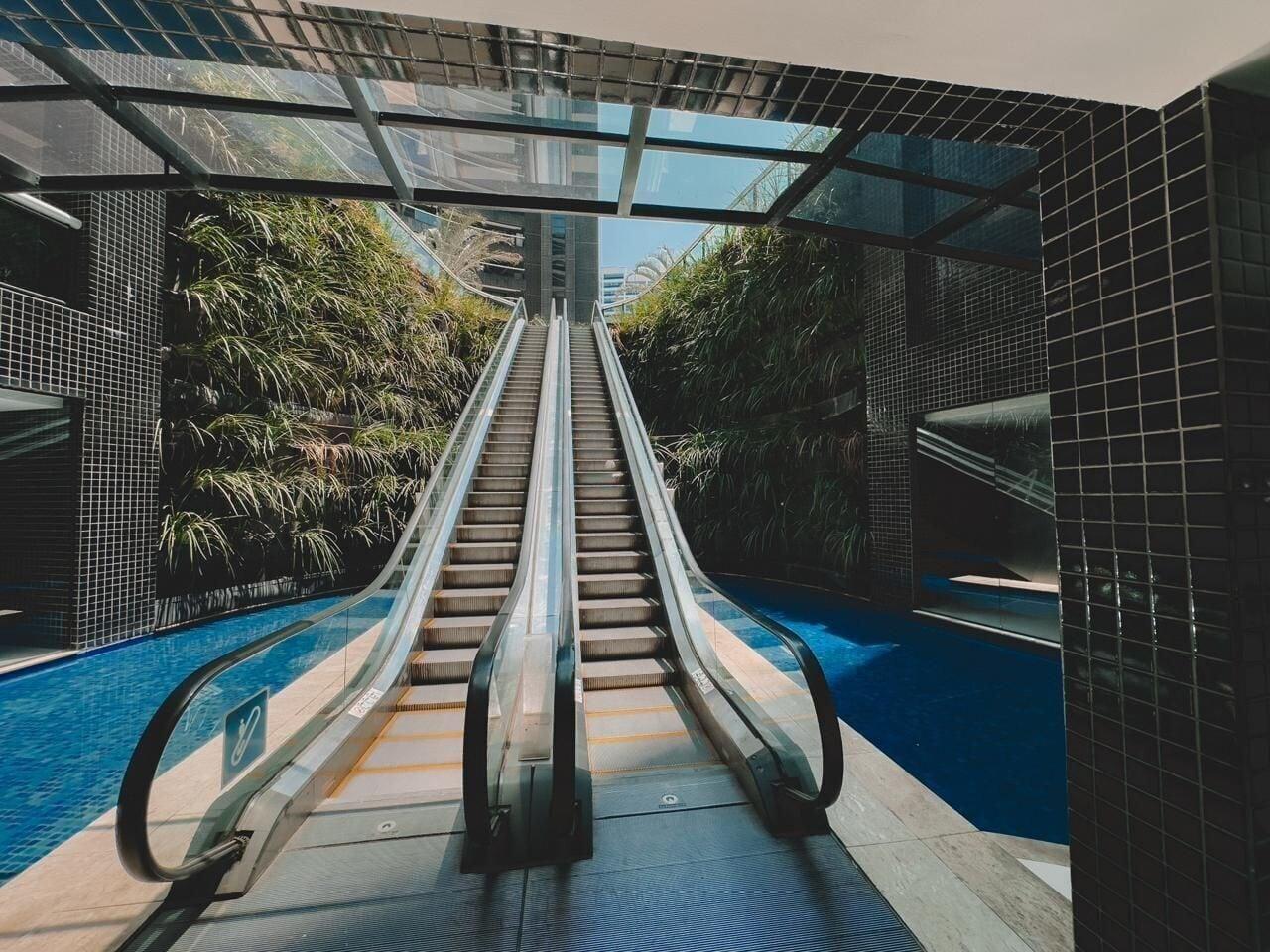 Vista Piscina Landscape Torre Platinum