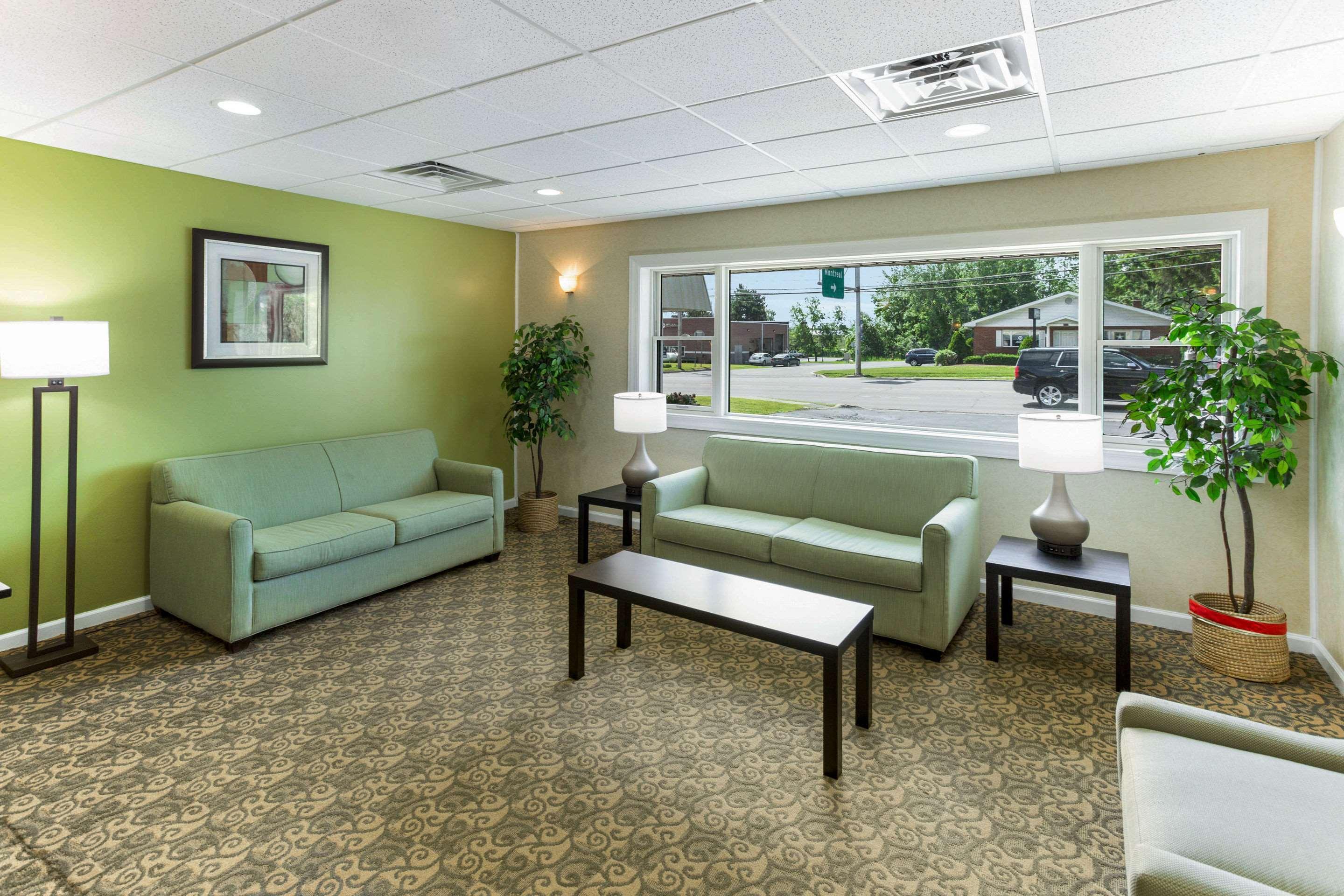 Vista Lobby Quality Inn & Suites Plattsburgh