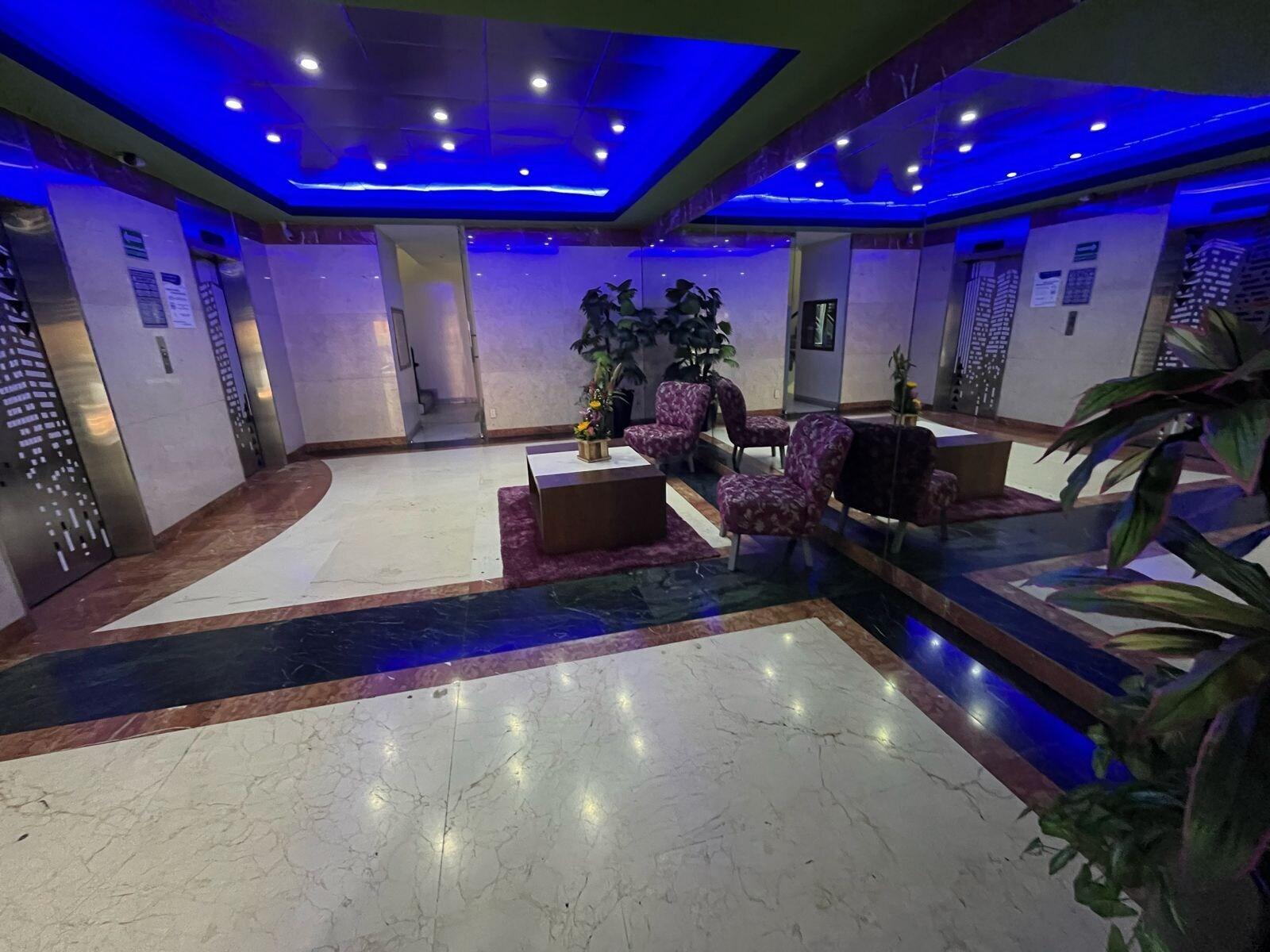 Vista Lobby Hotel city lights