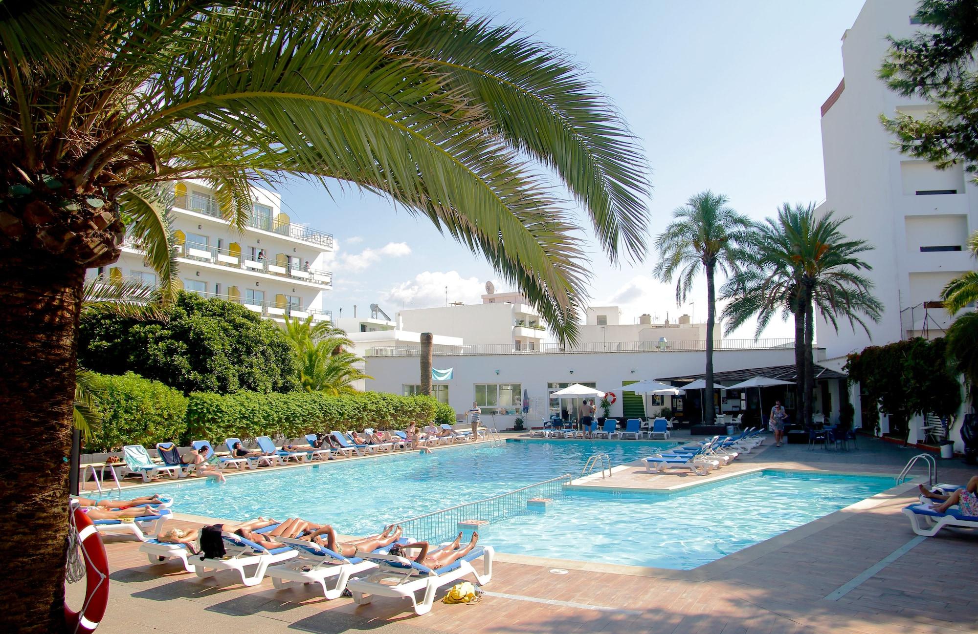 Vista Piscina Hotel Tropical