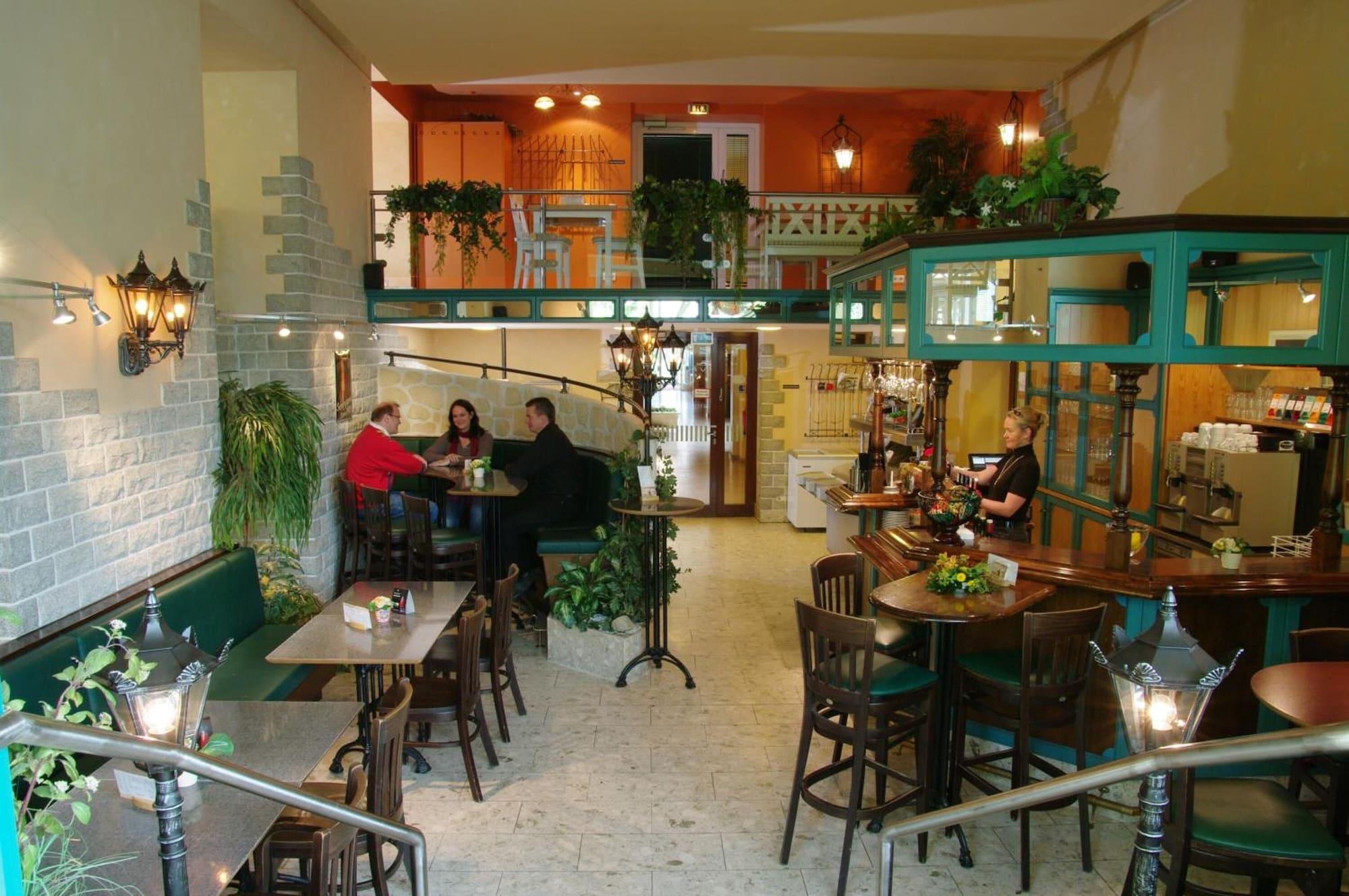 Restaurant St.-Michaels-Heim Hotel